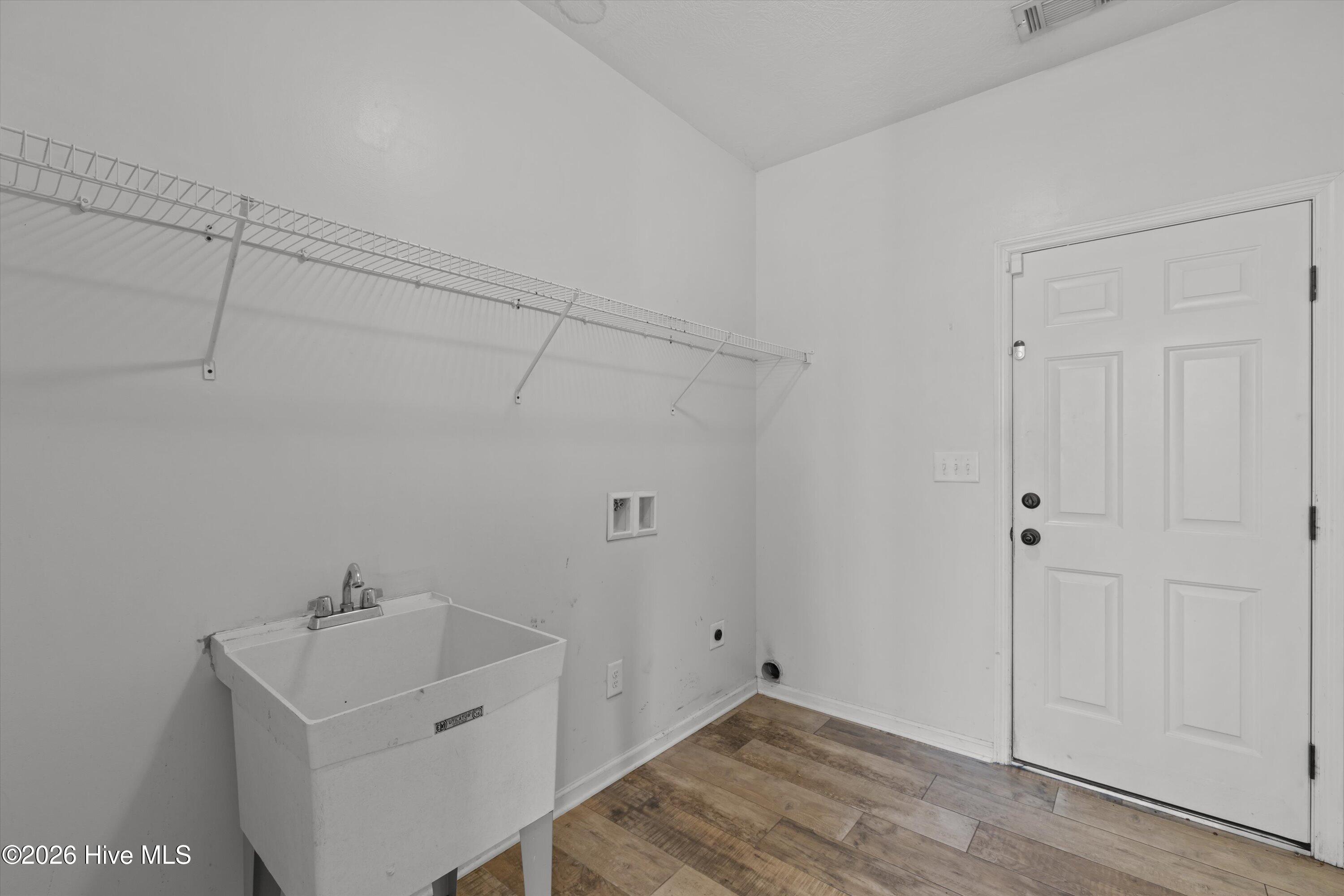 813 Oshields Court Property Photo 20