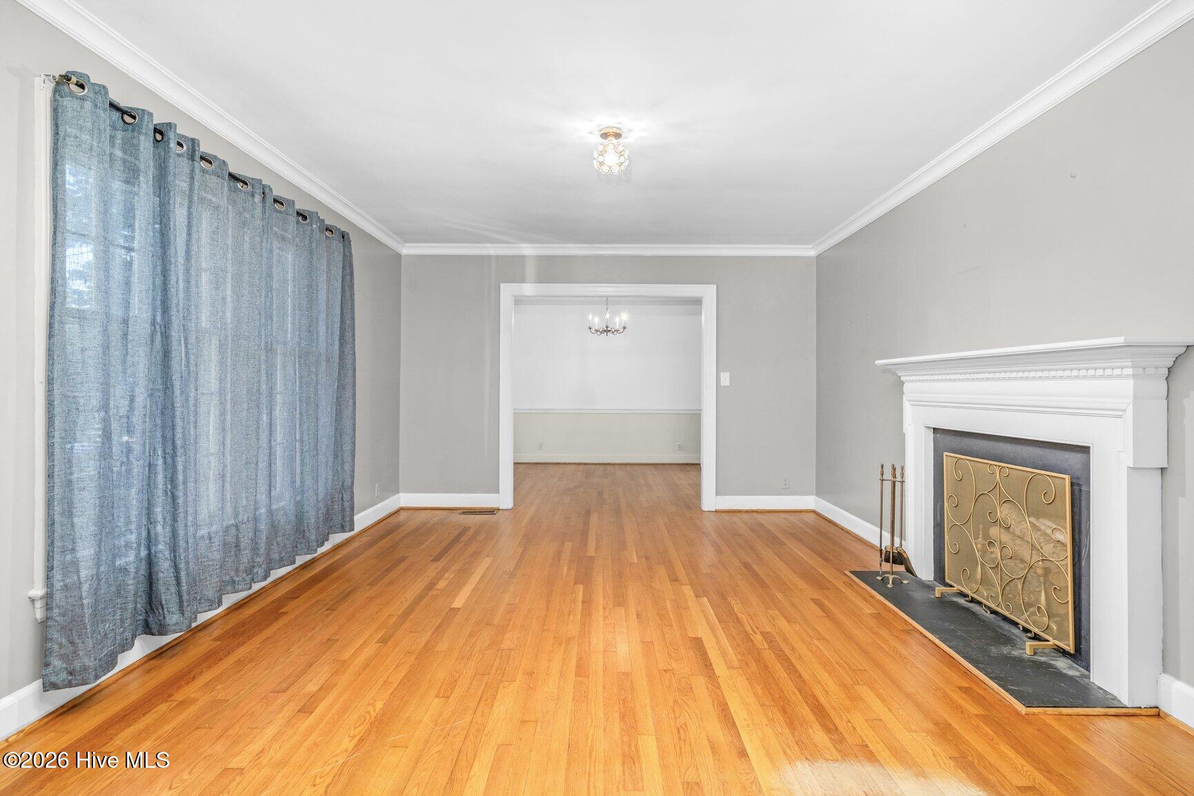 1707 Roxbury Drive N Property Photo 5