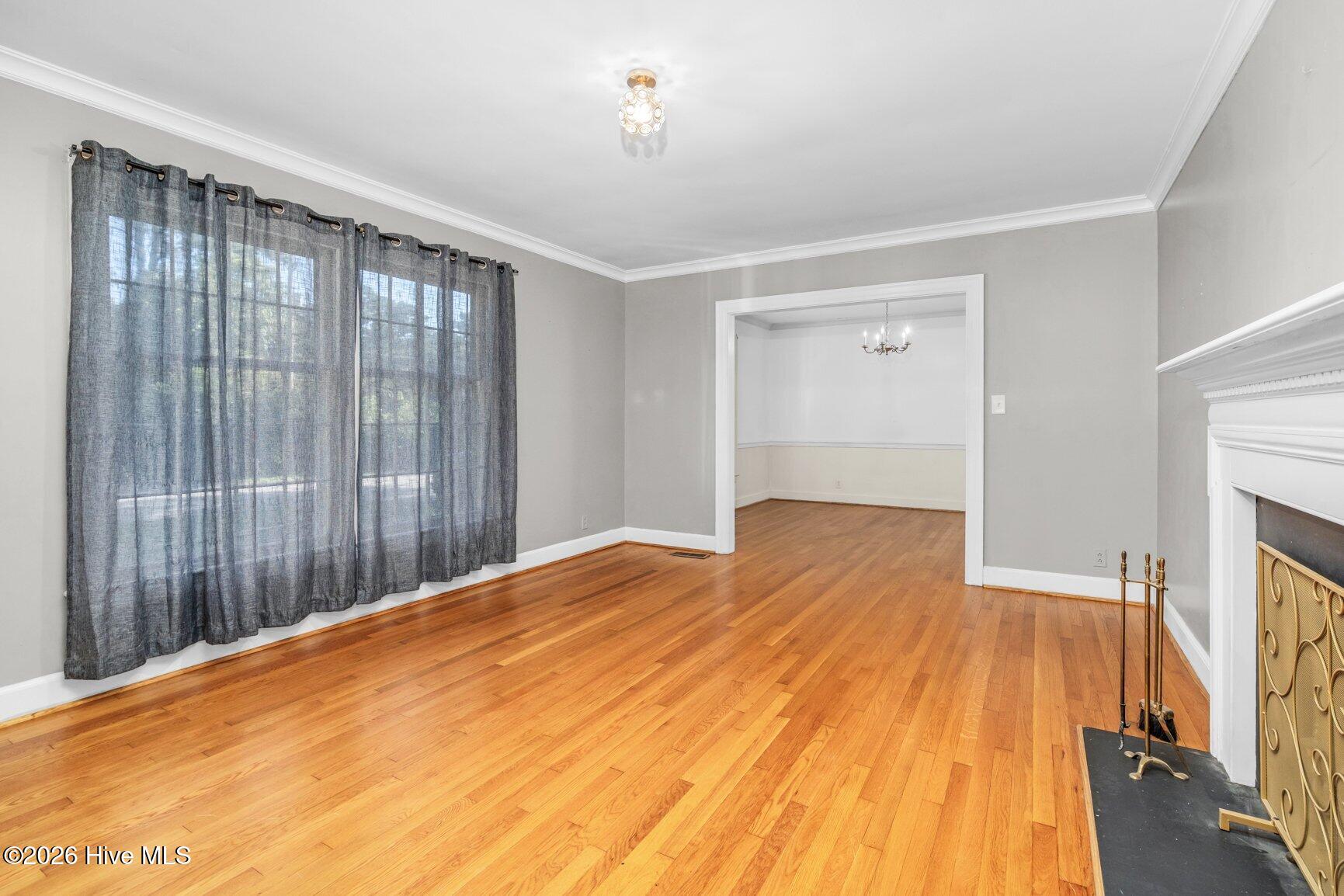 1707 Roxbury Drive N Property Photo 6