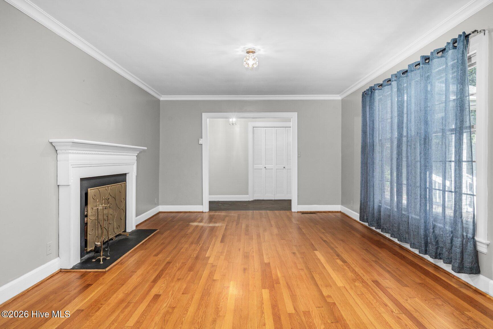 1707 Roxbury Drive N Property Photo 8