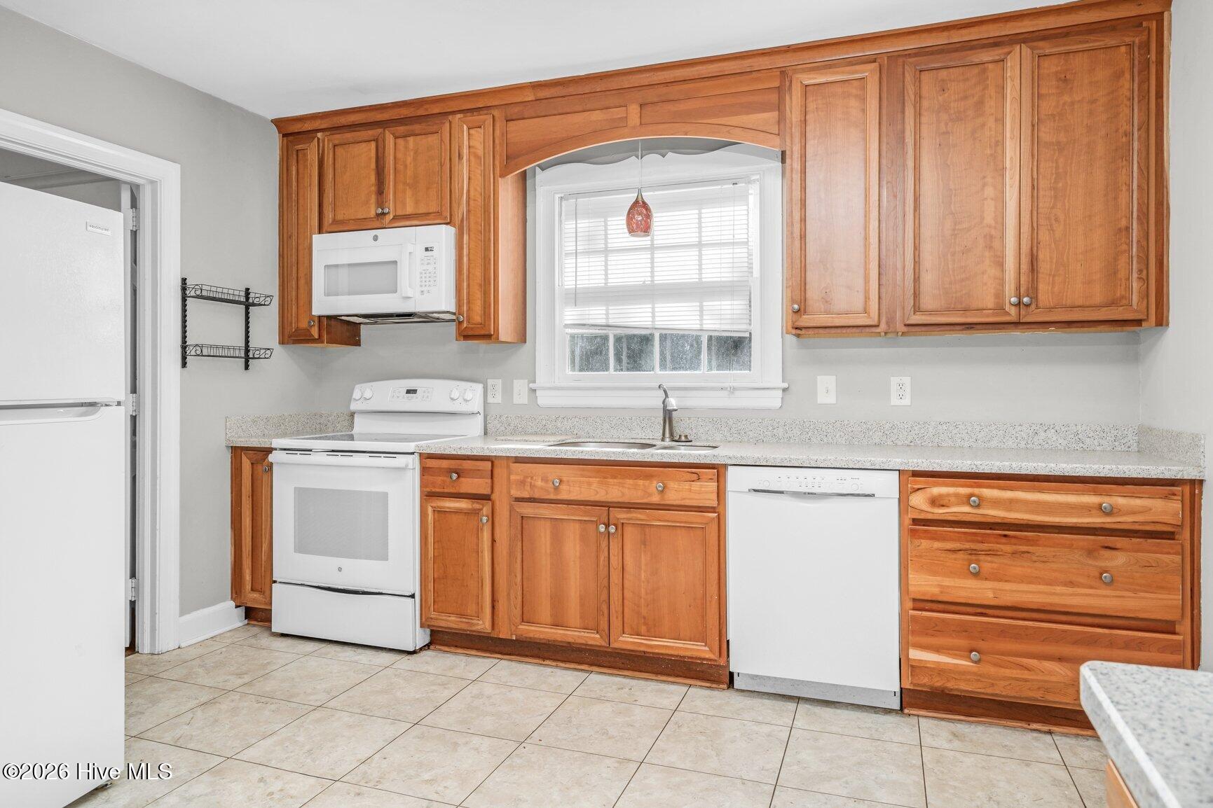 1707 Roxbury Drive N Property Photo 12