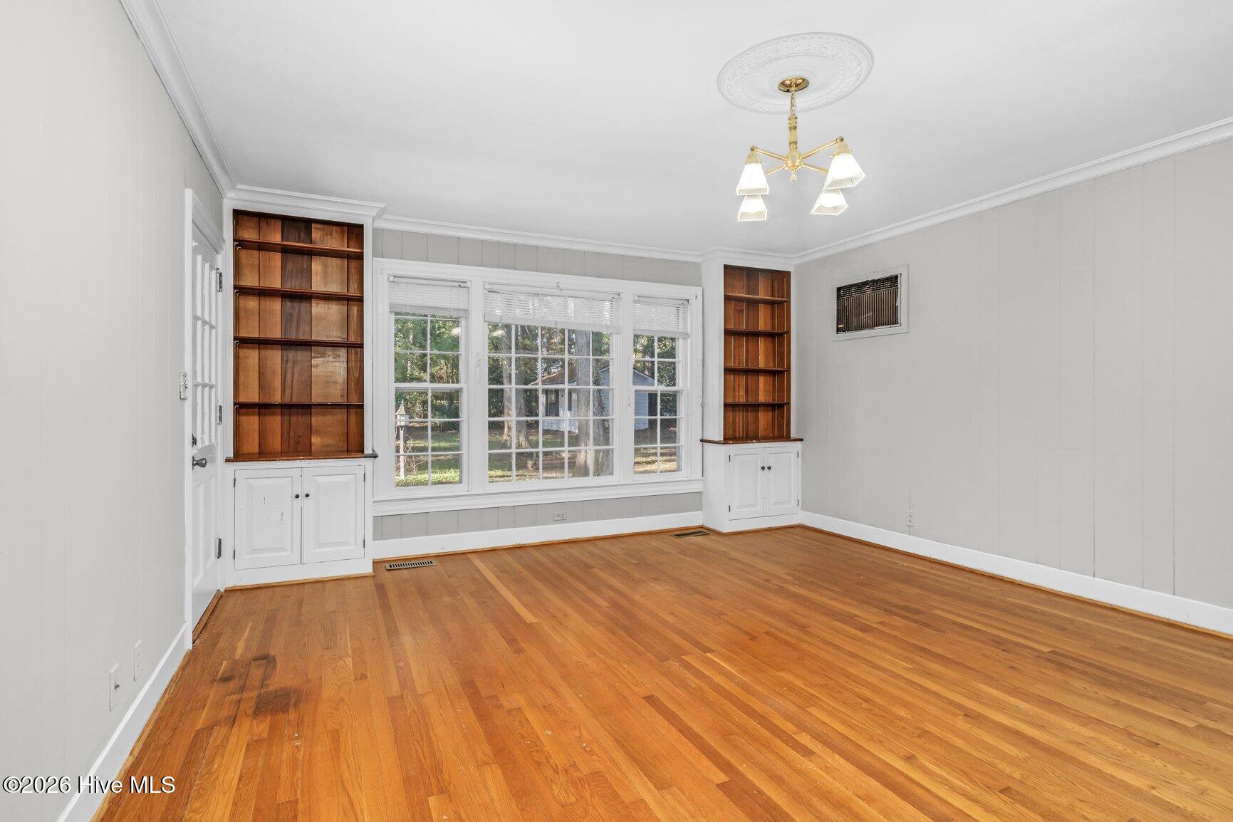 1707 Roxbury Drive N Property Photo 14