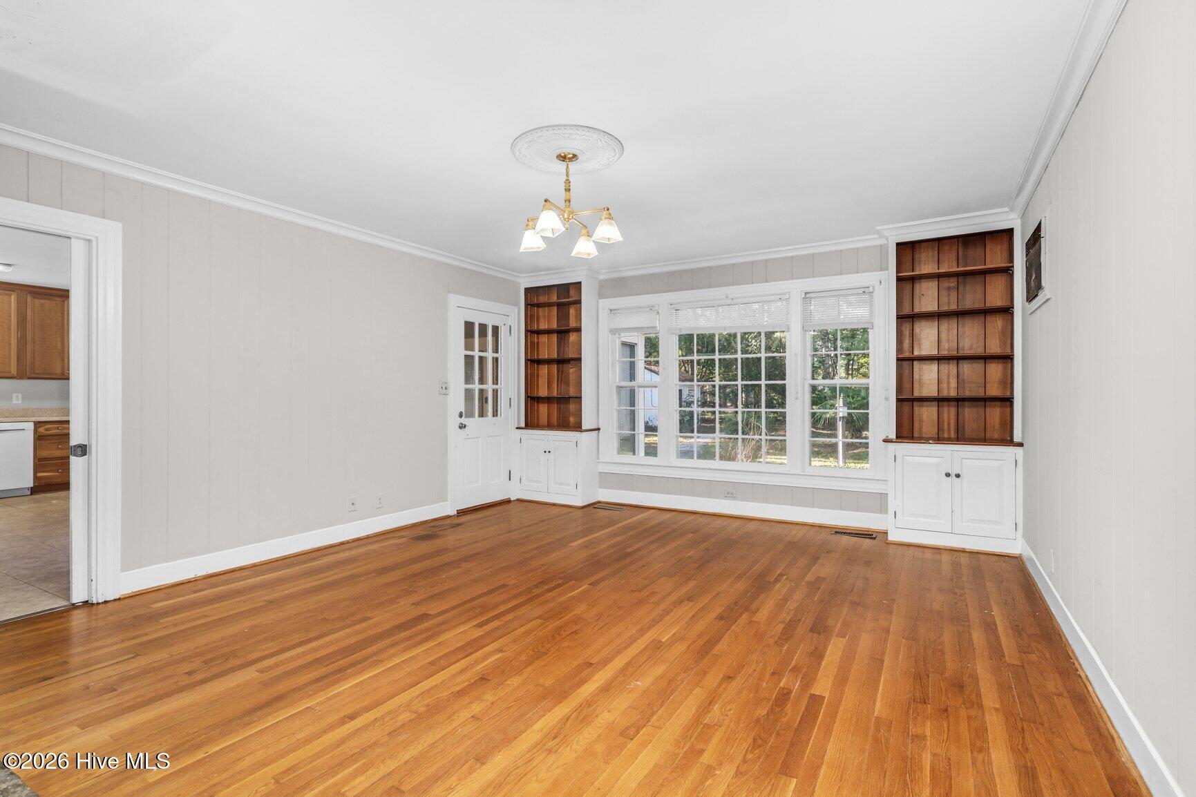 1707 Roxbury Drive N Property Photo 15