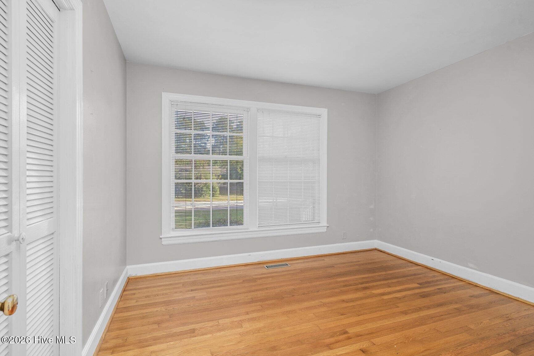 1707 Roxbury Drive N Property Photo 18