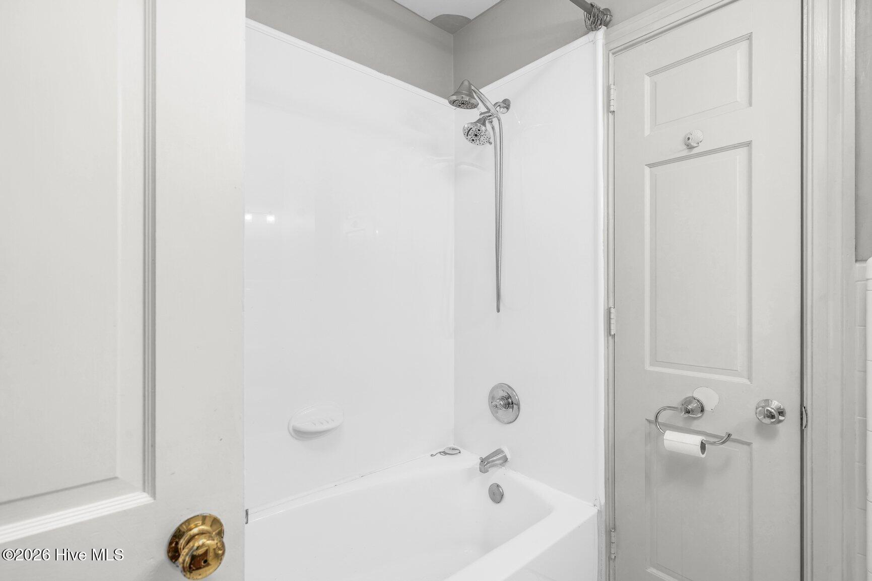 1707 Roxbury Drive N Property Photo 21