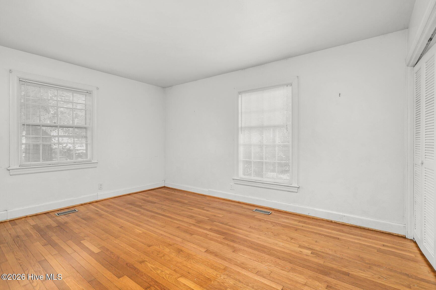 1707 Roxbury Drive N Property Photo 23
