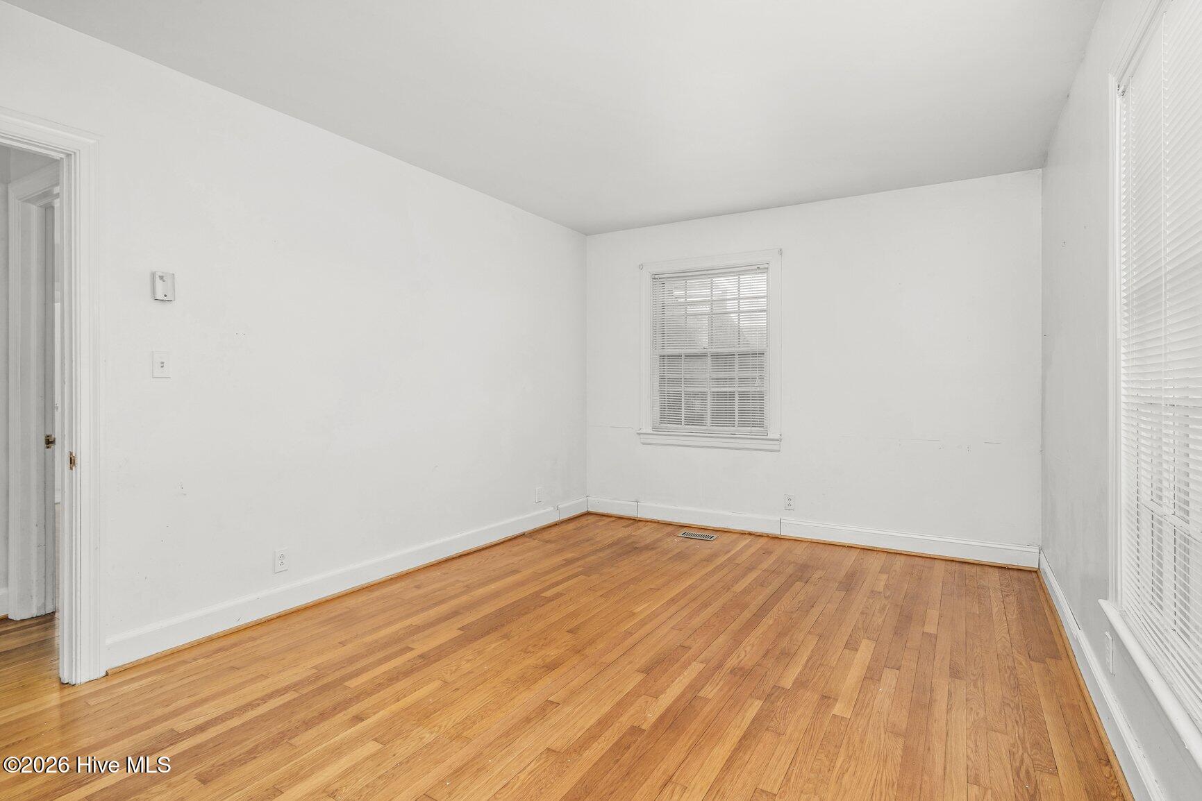 1707 Roxbury Drive N Property Photo 25
