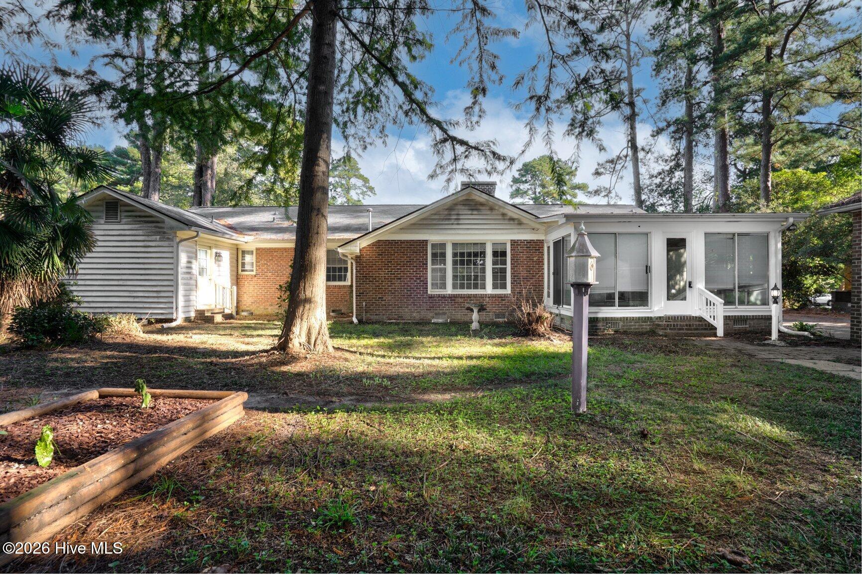 1707 Roxbury Drive N Property Photo 33