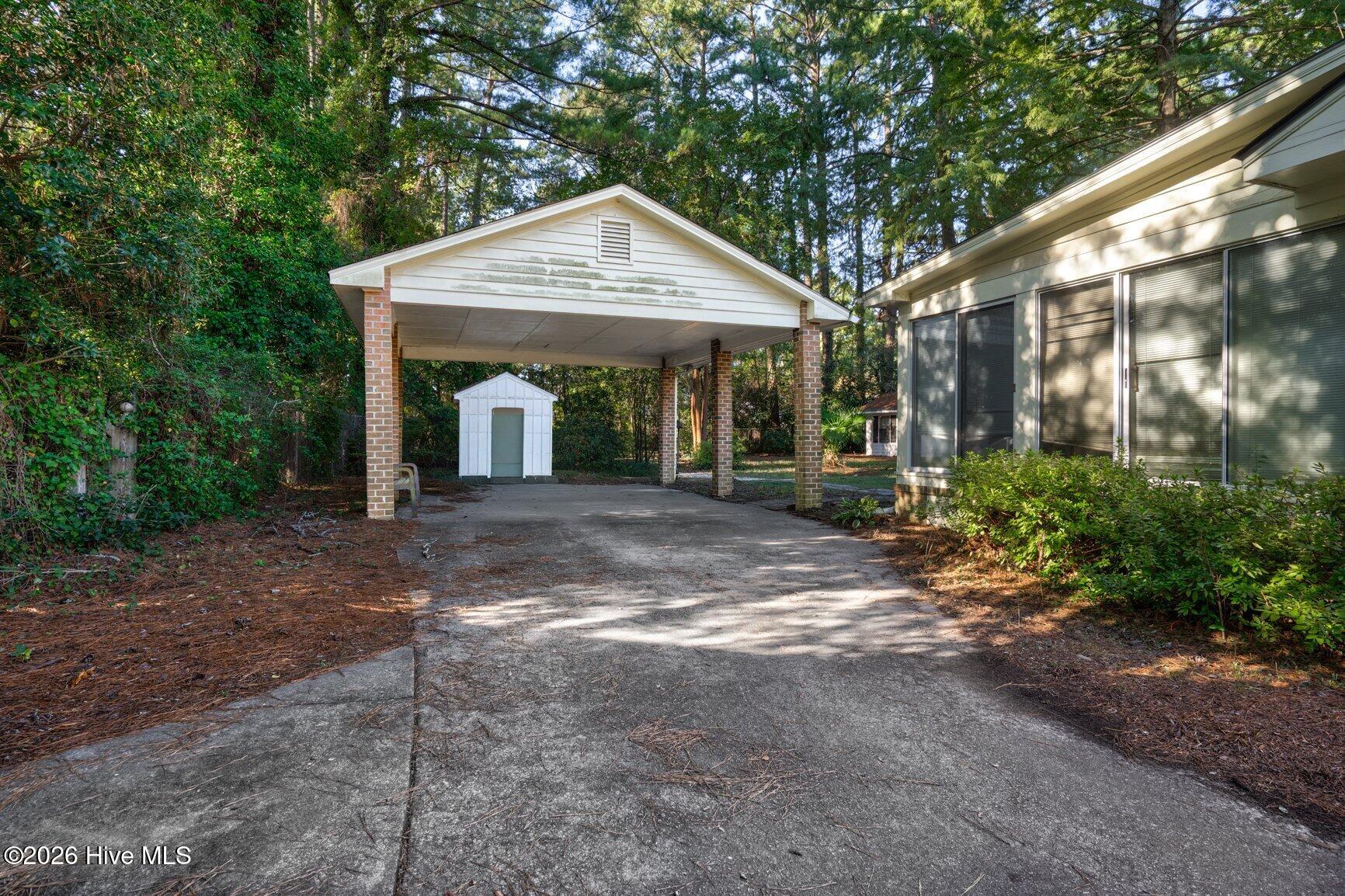 1707 Roxbury Drive N Property Photo 34