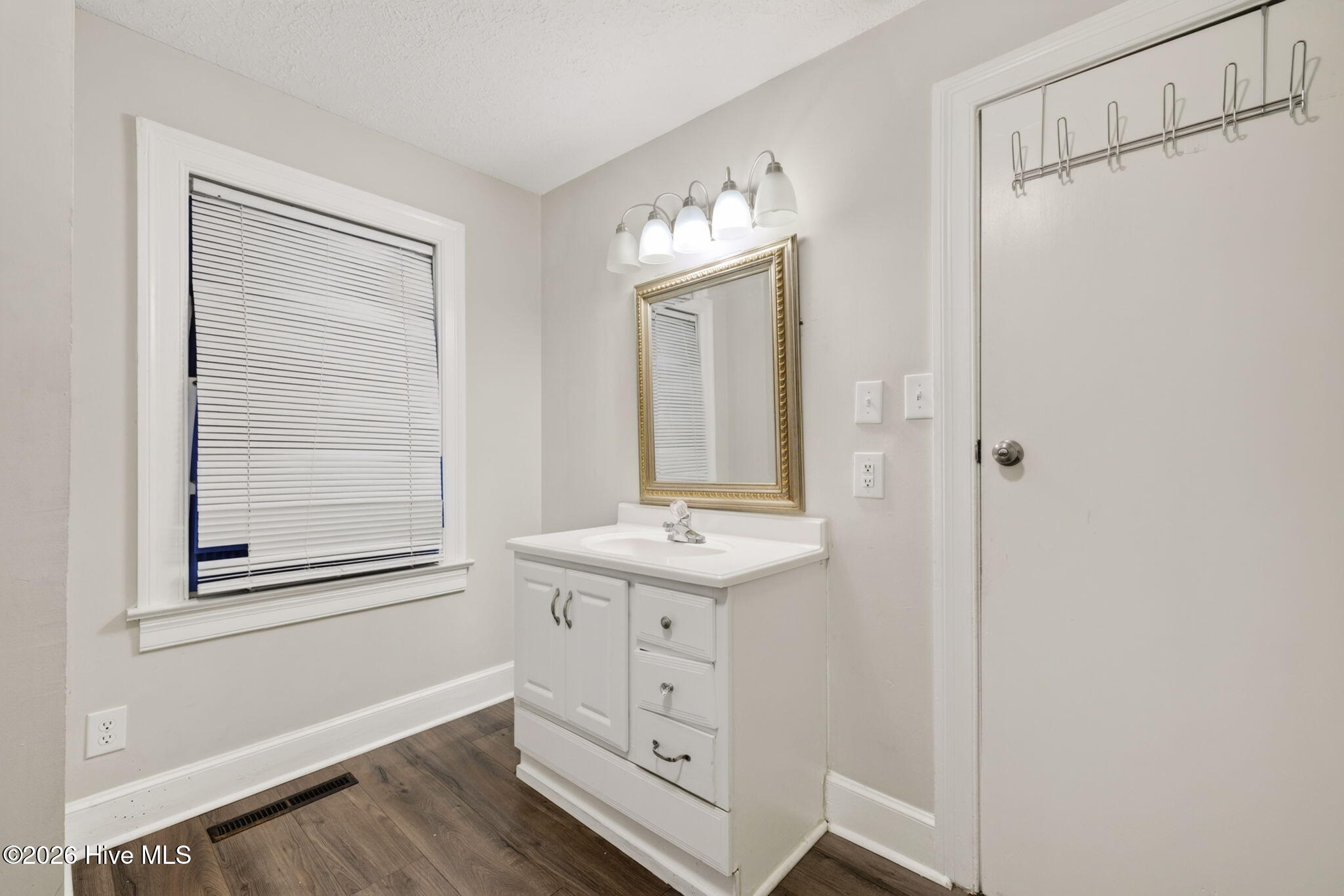 814 N Herman Street Property Photo 28