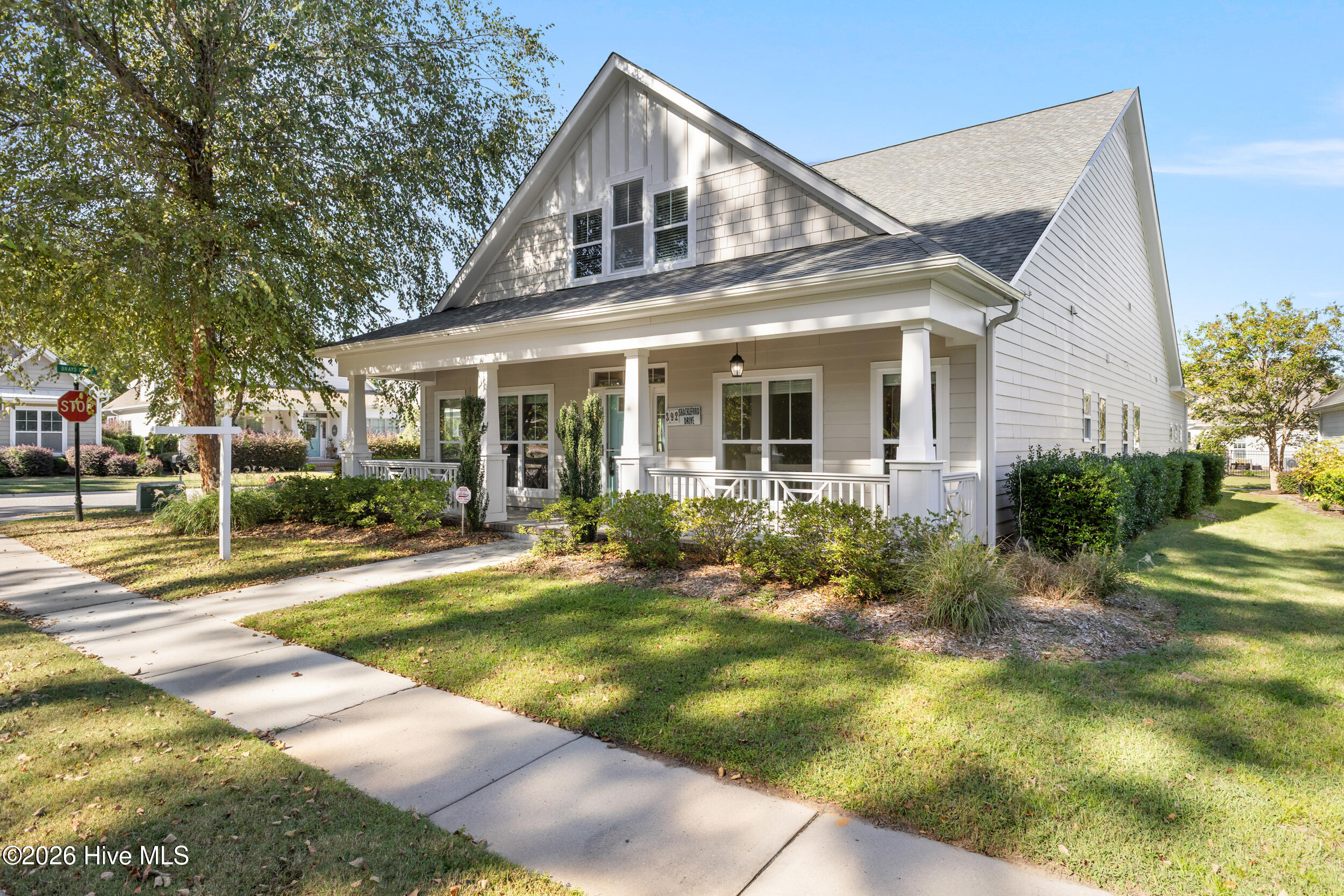 392 Shackleford Drive Property Photo 1