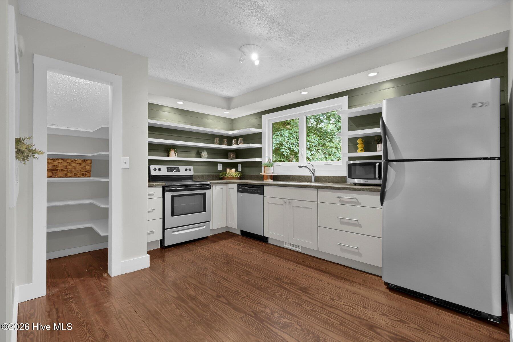 237 W Bedford Road Property Photo 10