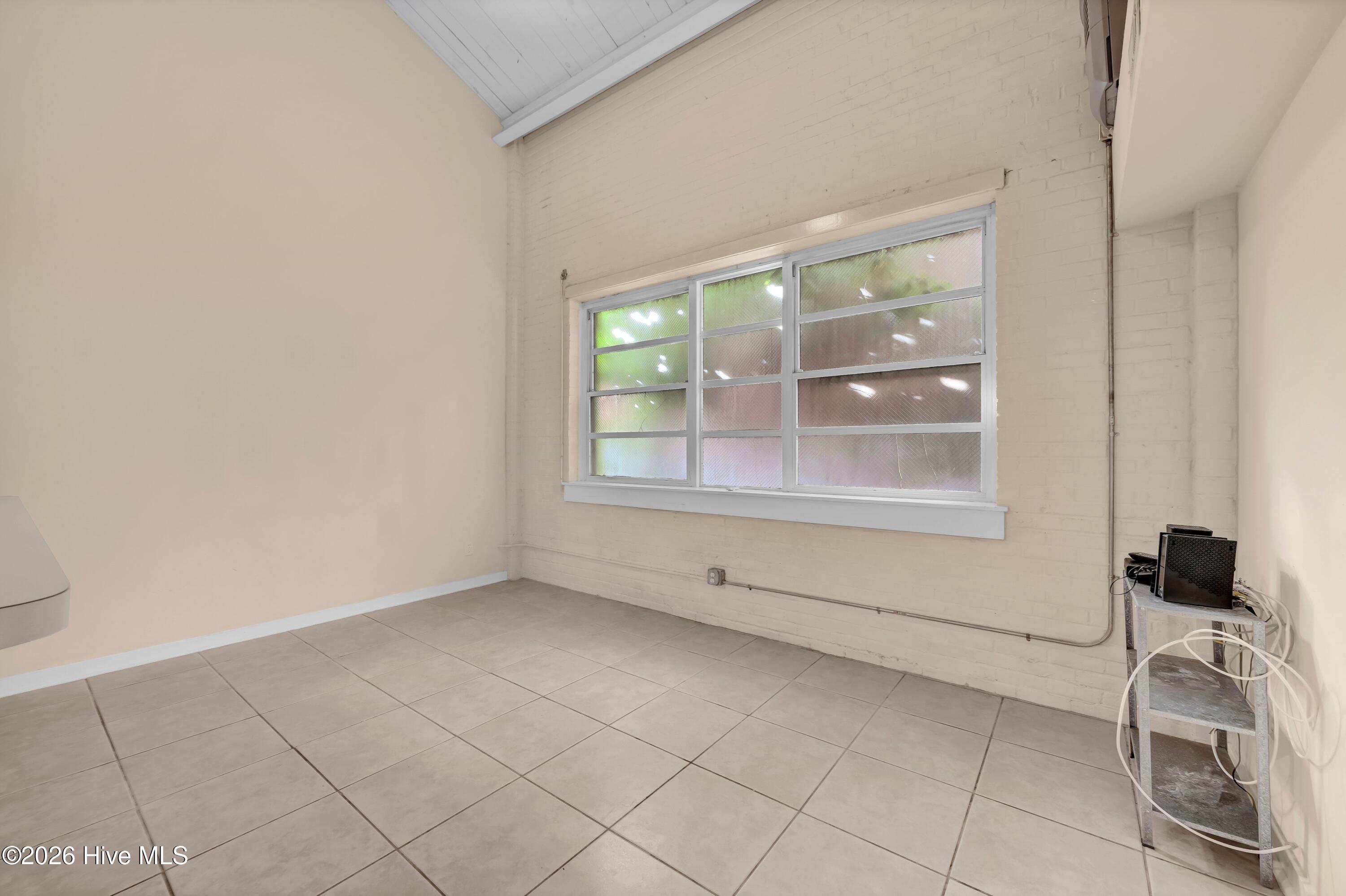 311 N 2nd Street Apt H Property Photo 5
