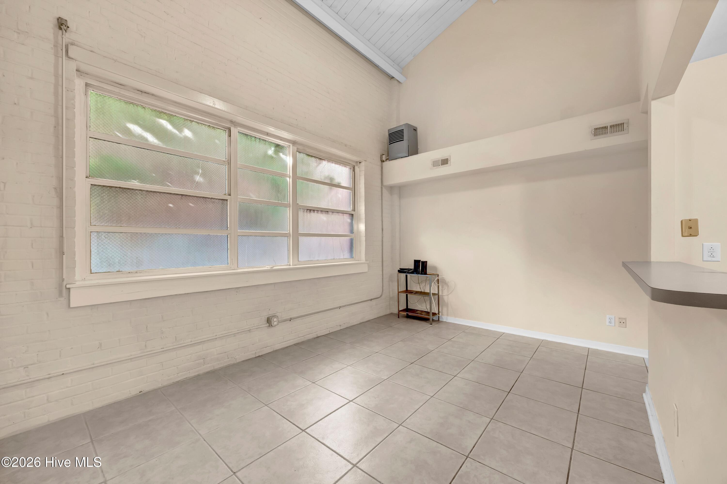 311 N 2nd Street Apt H Property Photo 6