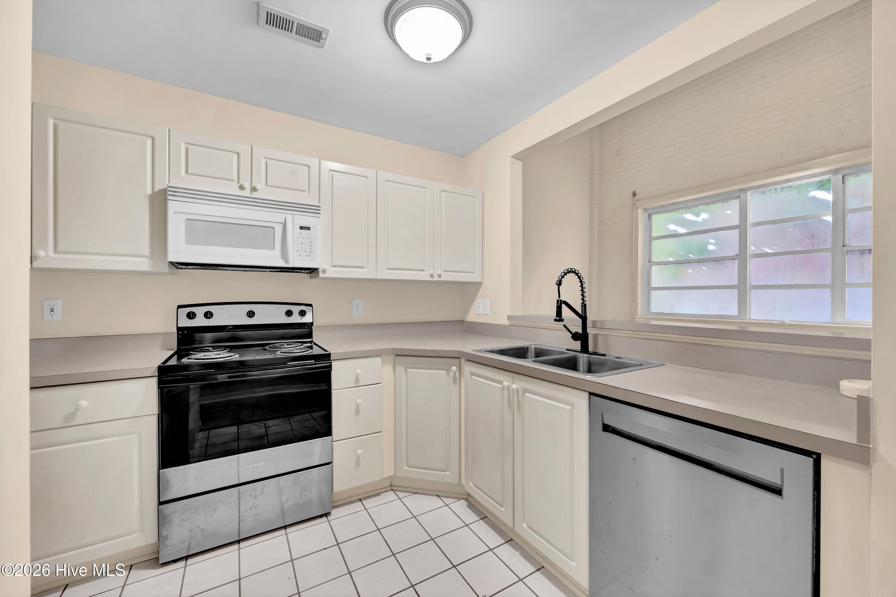 311 N 2nd Street Apt H Property Photo 10