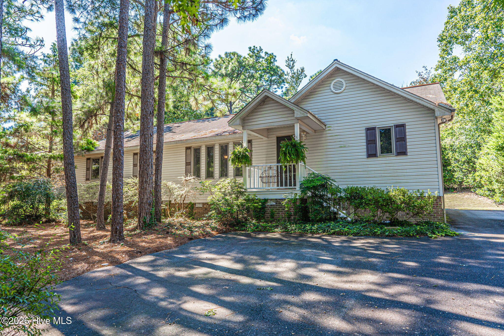 104 Cottage Grove Lane Property Photo 1