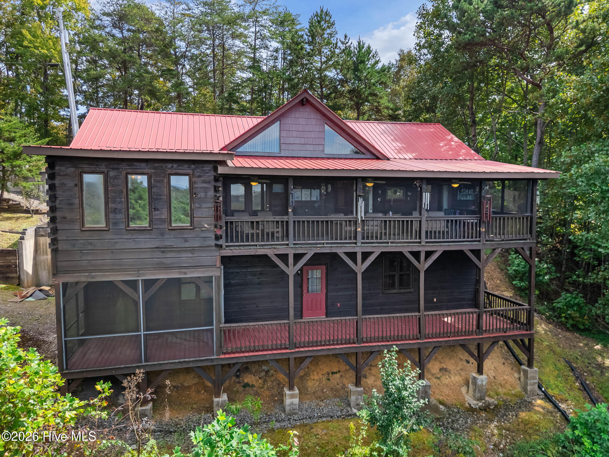 1608 Cardinal Road Property Photo 1