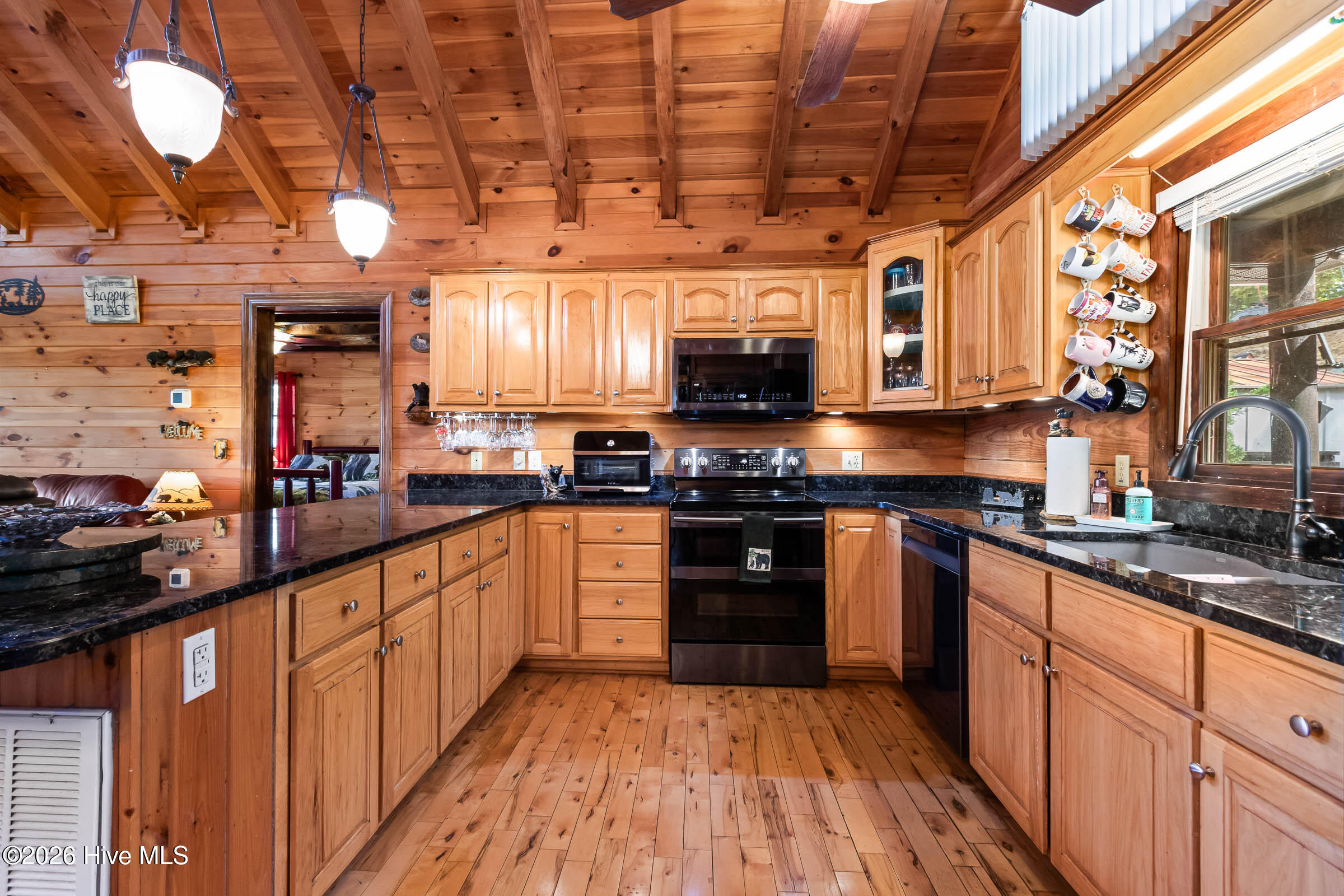 1608 Cardinal Road Property Photo 7