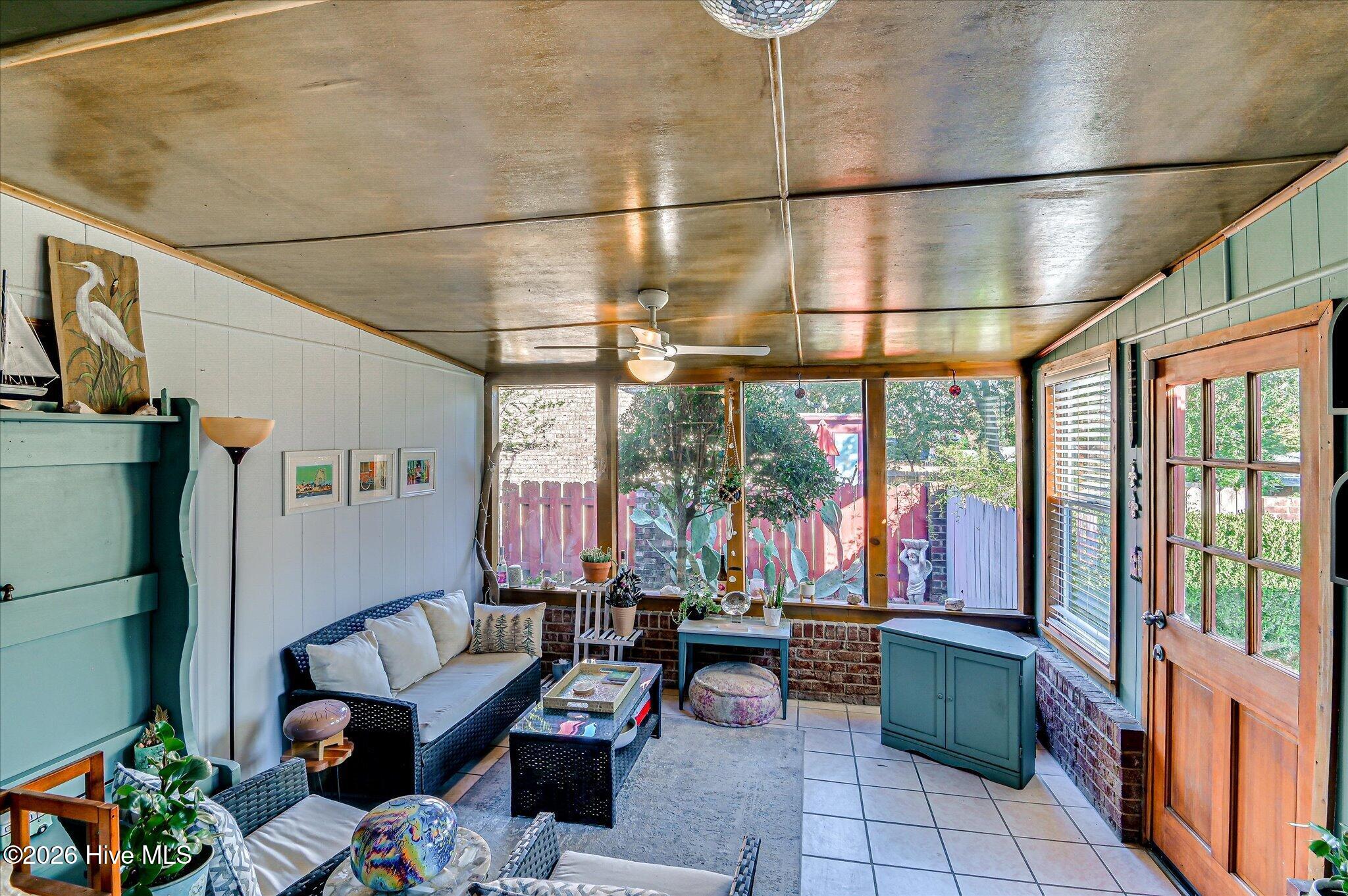 2132 Holt Street Property Photo 5