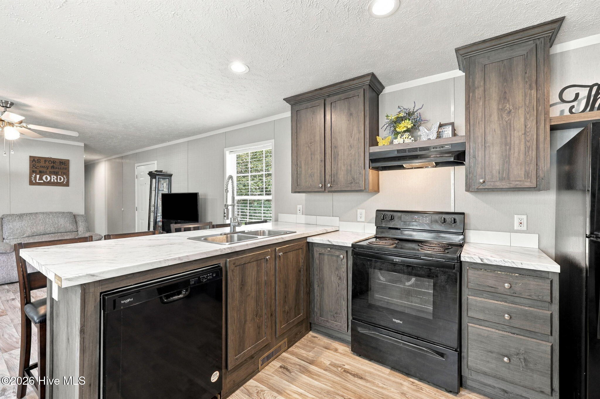 313 Henderson Road Property Photo 4