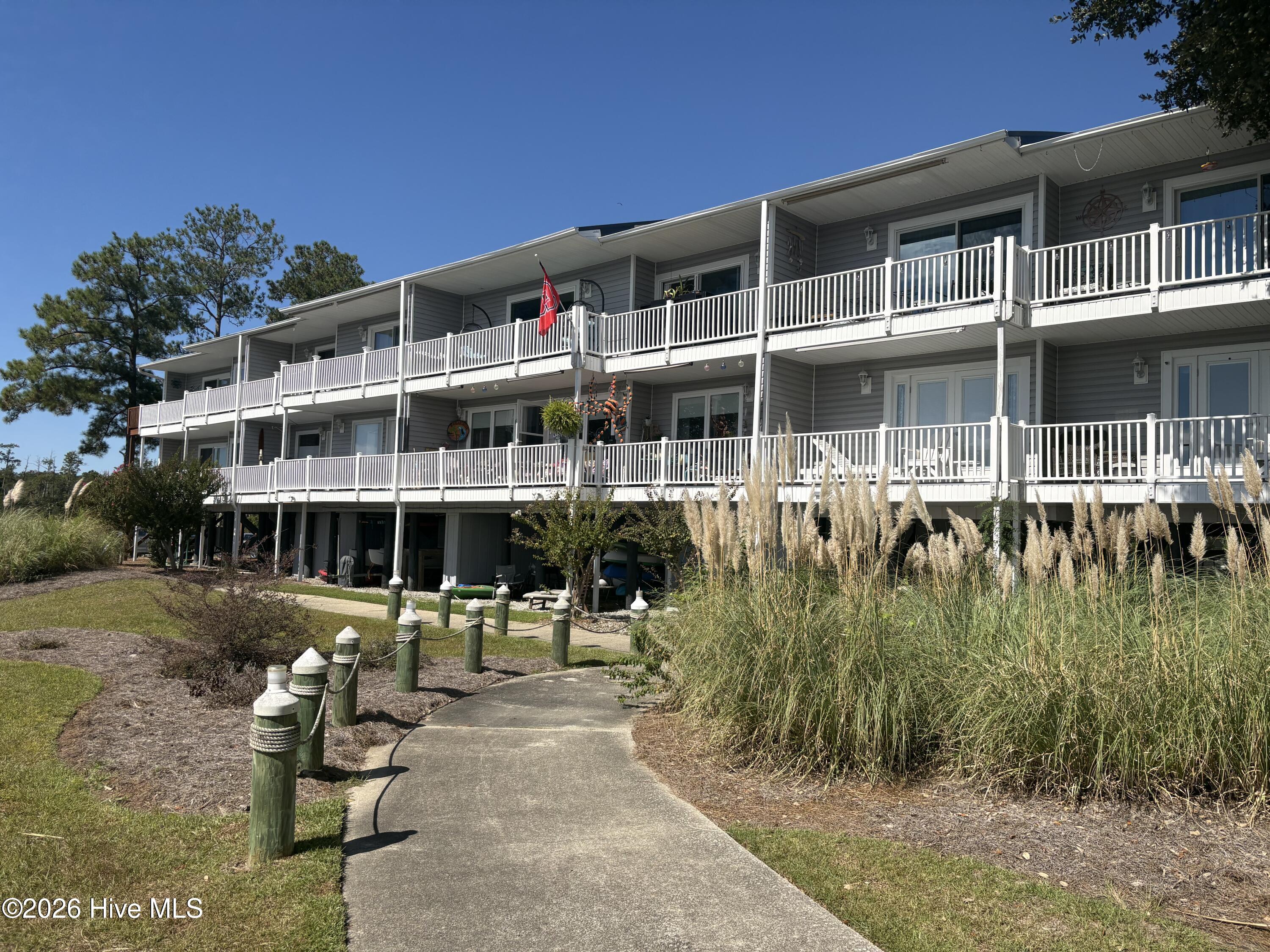 2114 Harbourside Drive Property Photo 1
