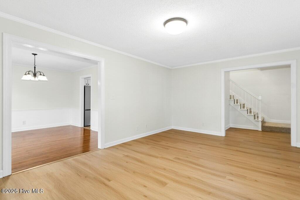 1215 S Crescent Drive Property Photo 9