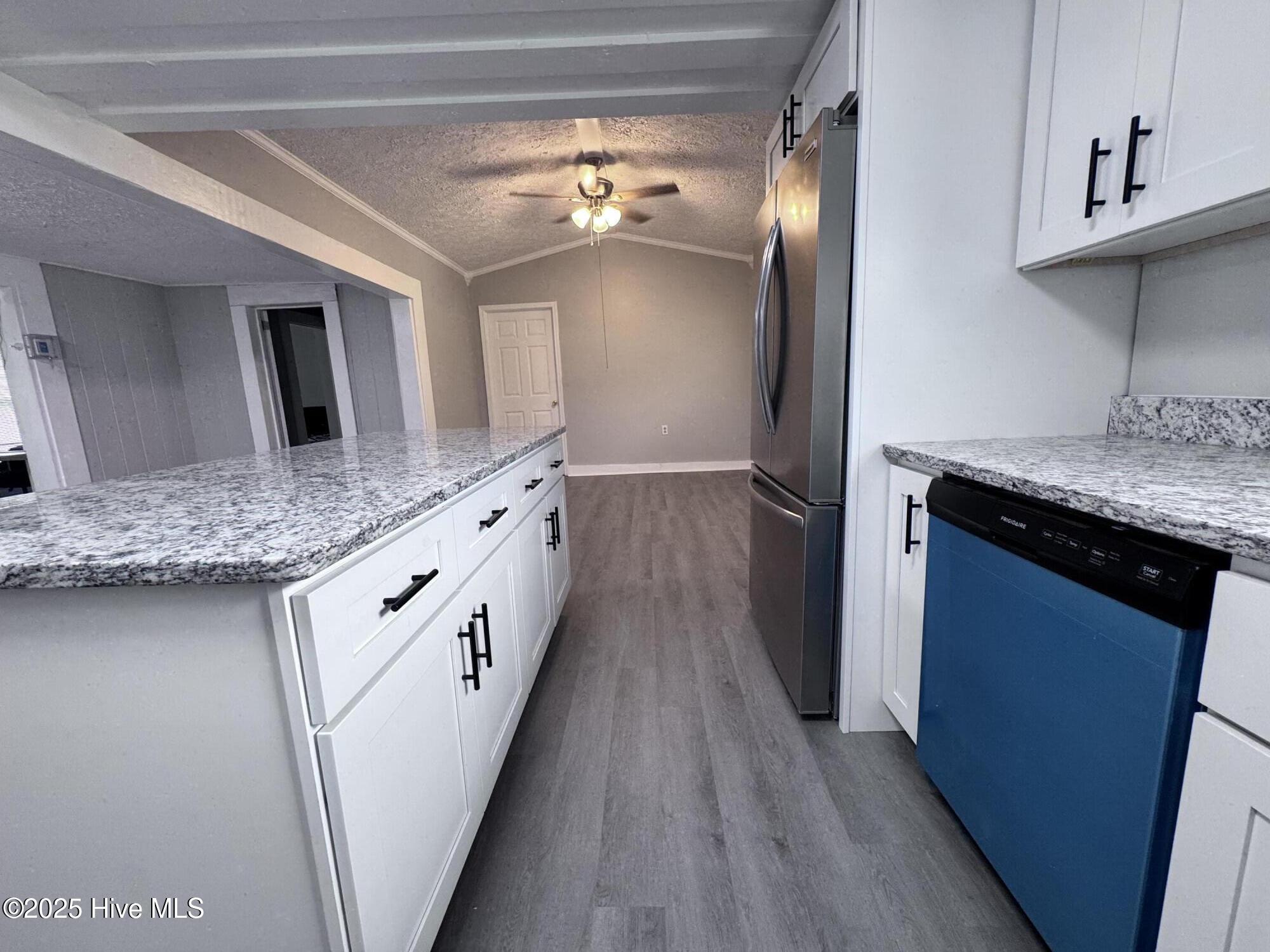 305 E Oak Street Property Photo 13