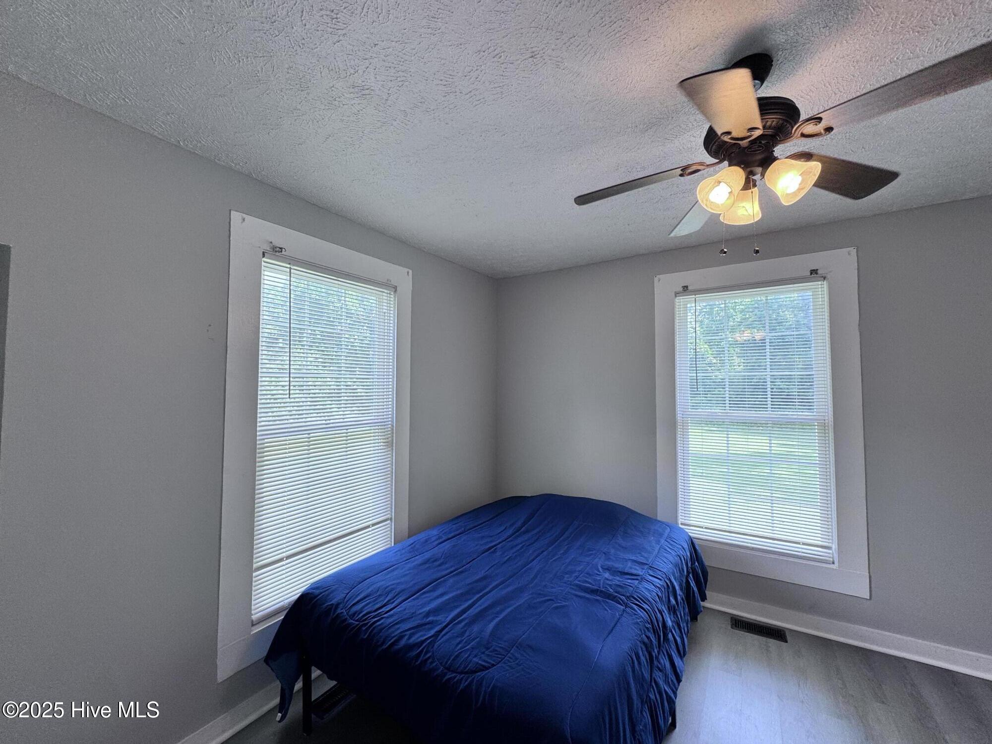 305 E Oak Street Property Photo 21