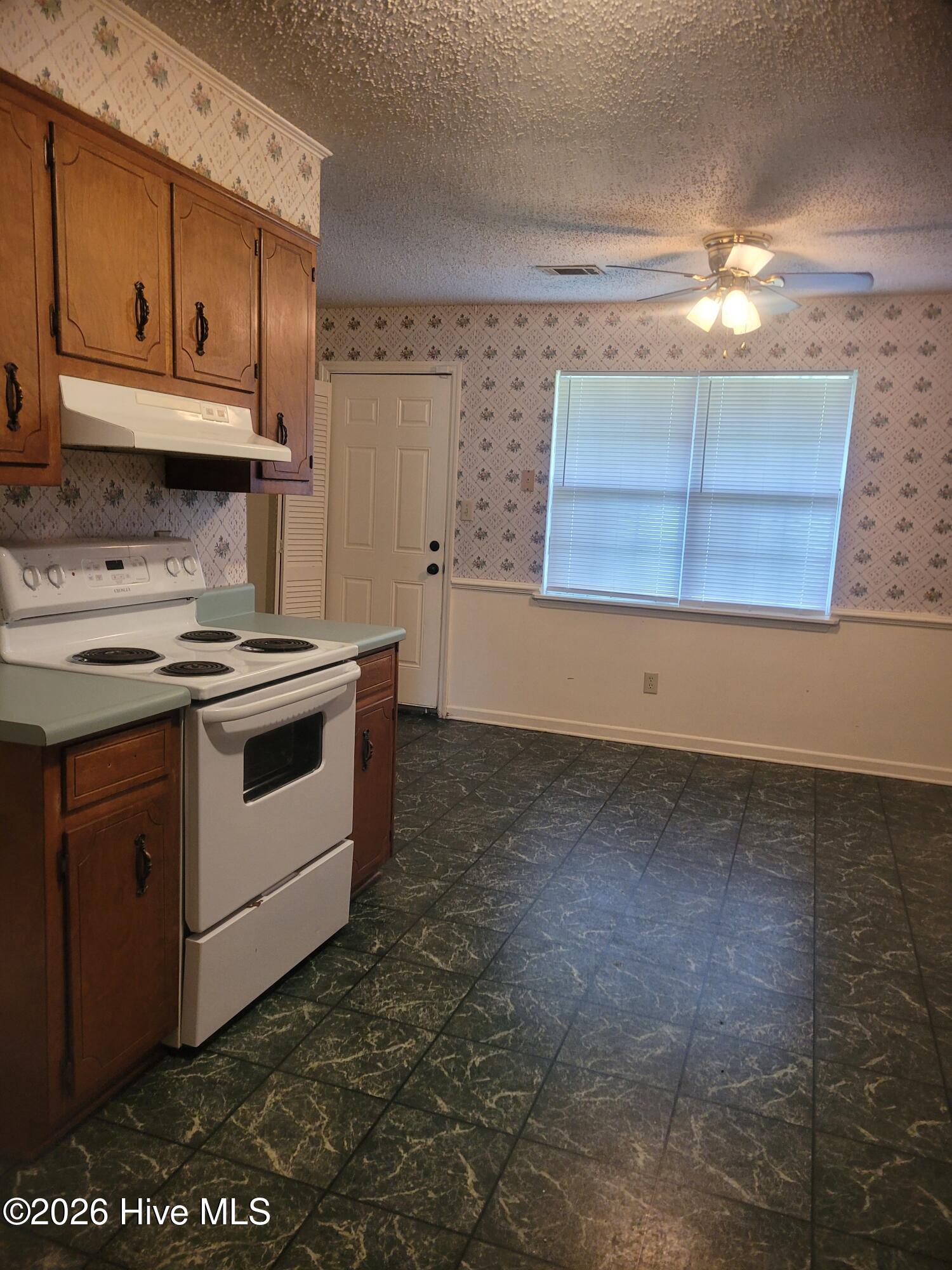 2239 Basswood Drive Property Photo 5