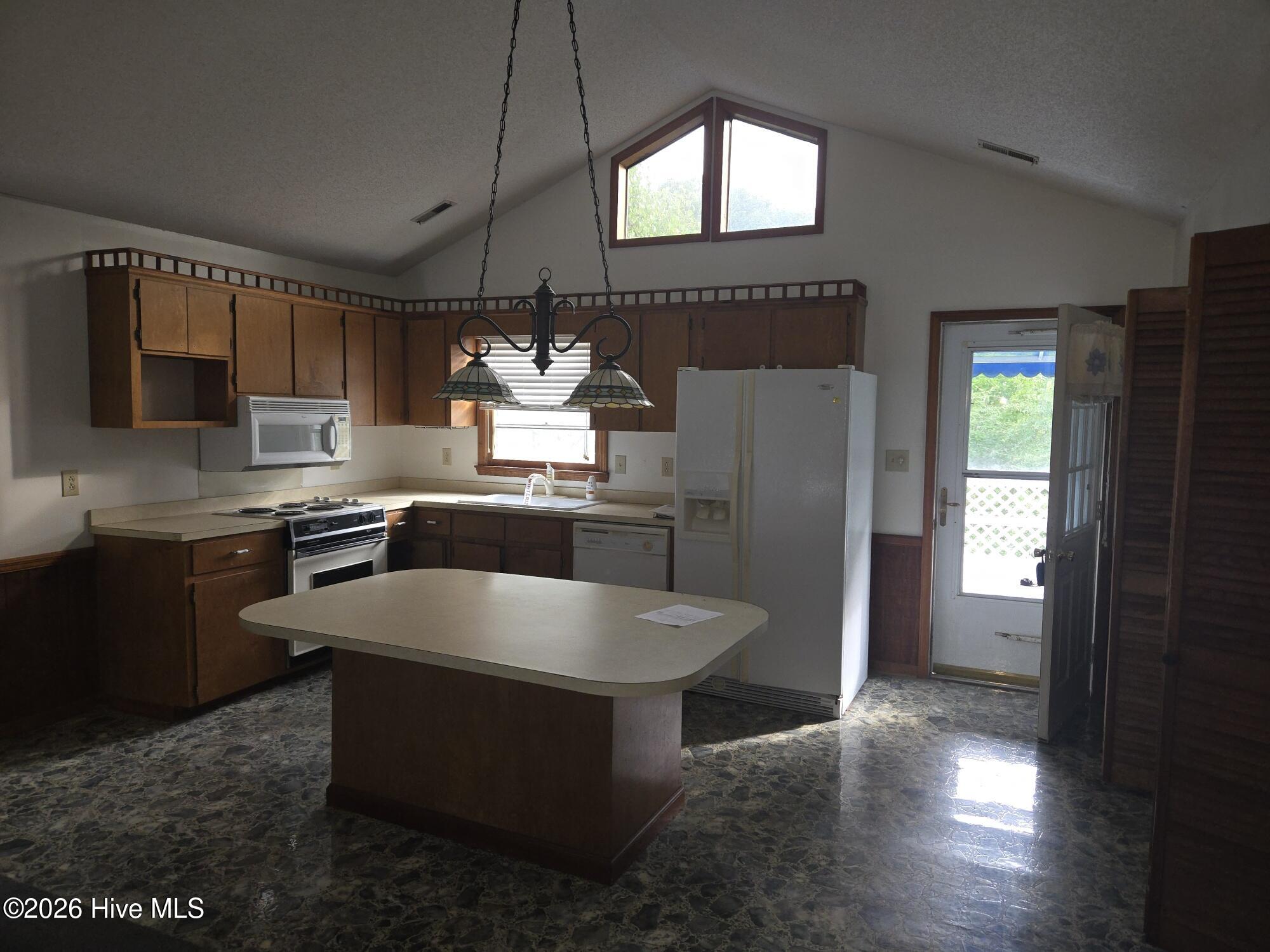 122 Sea Dunes Drive Property Photo 3