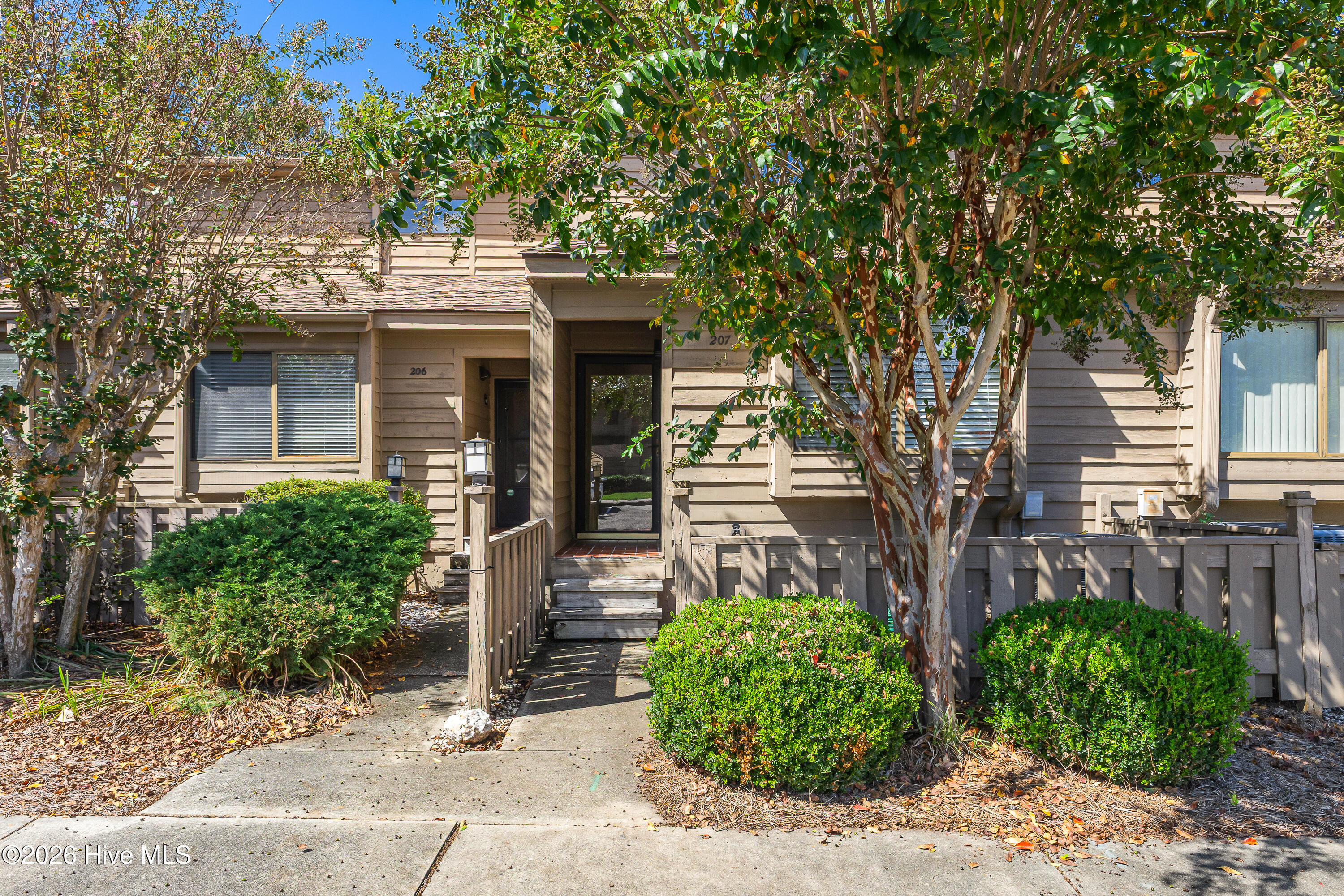207 Saint Luke Court Property Photo 5
