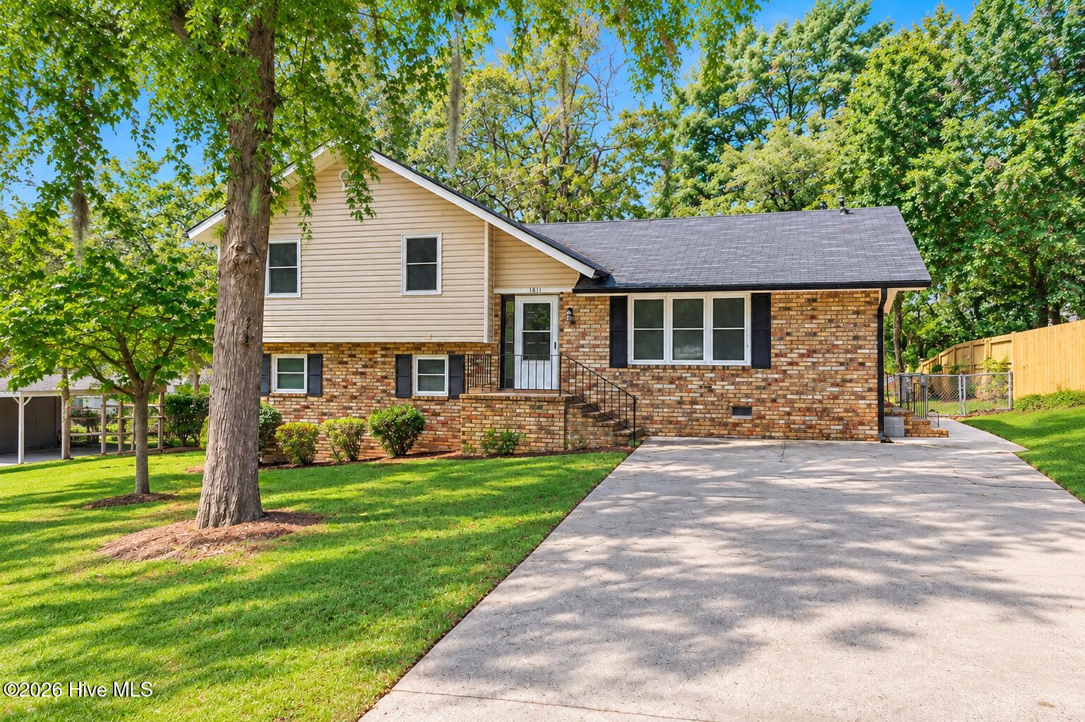 1811 N Barton Drive Property Photo 1