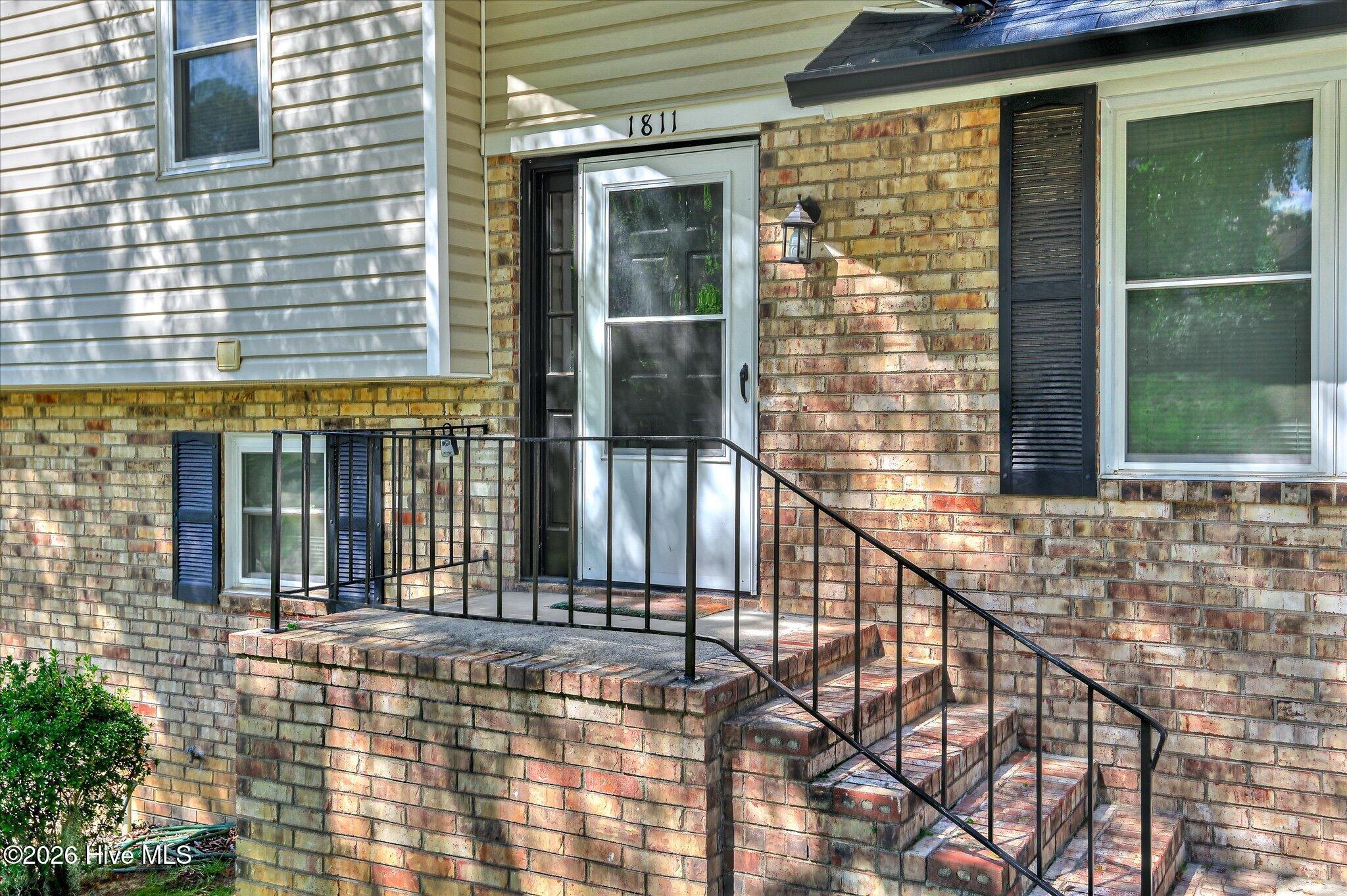 1811 N Barton Drive Property Photo 2