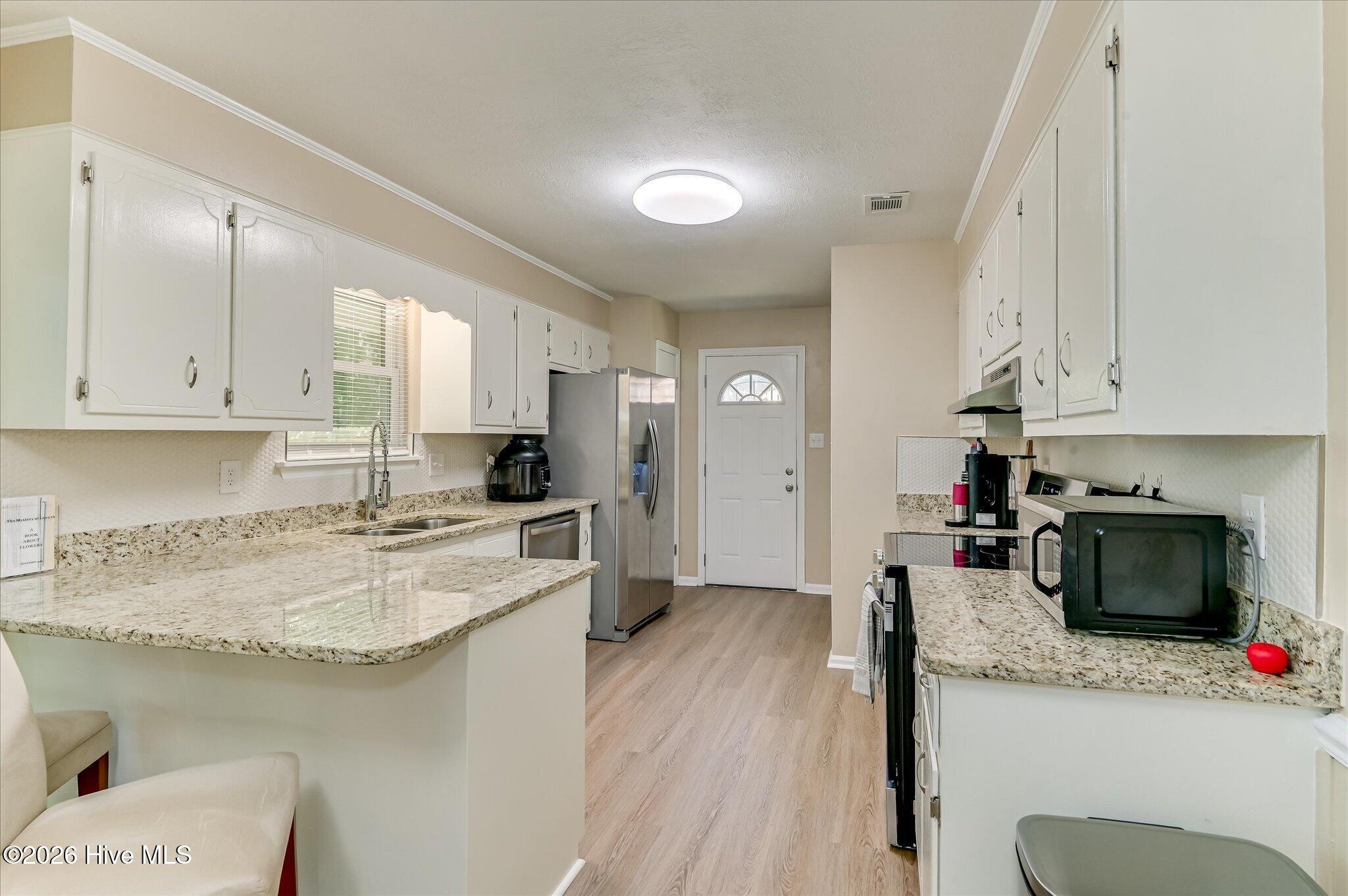 1811 N Barton Drive Property Photo 9