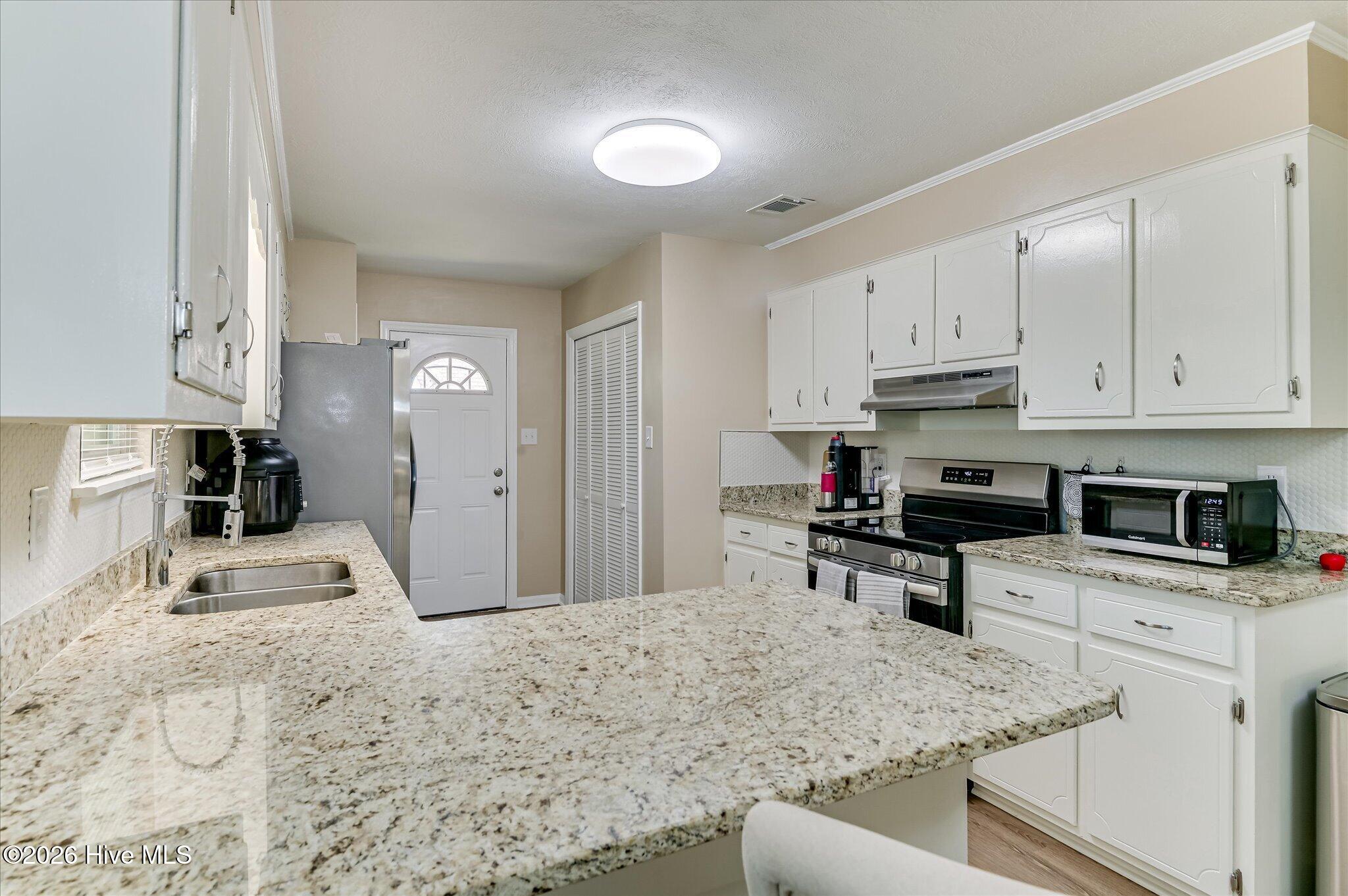 1811 N Barton Drive Property Photo 10