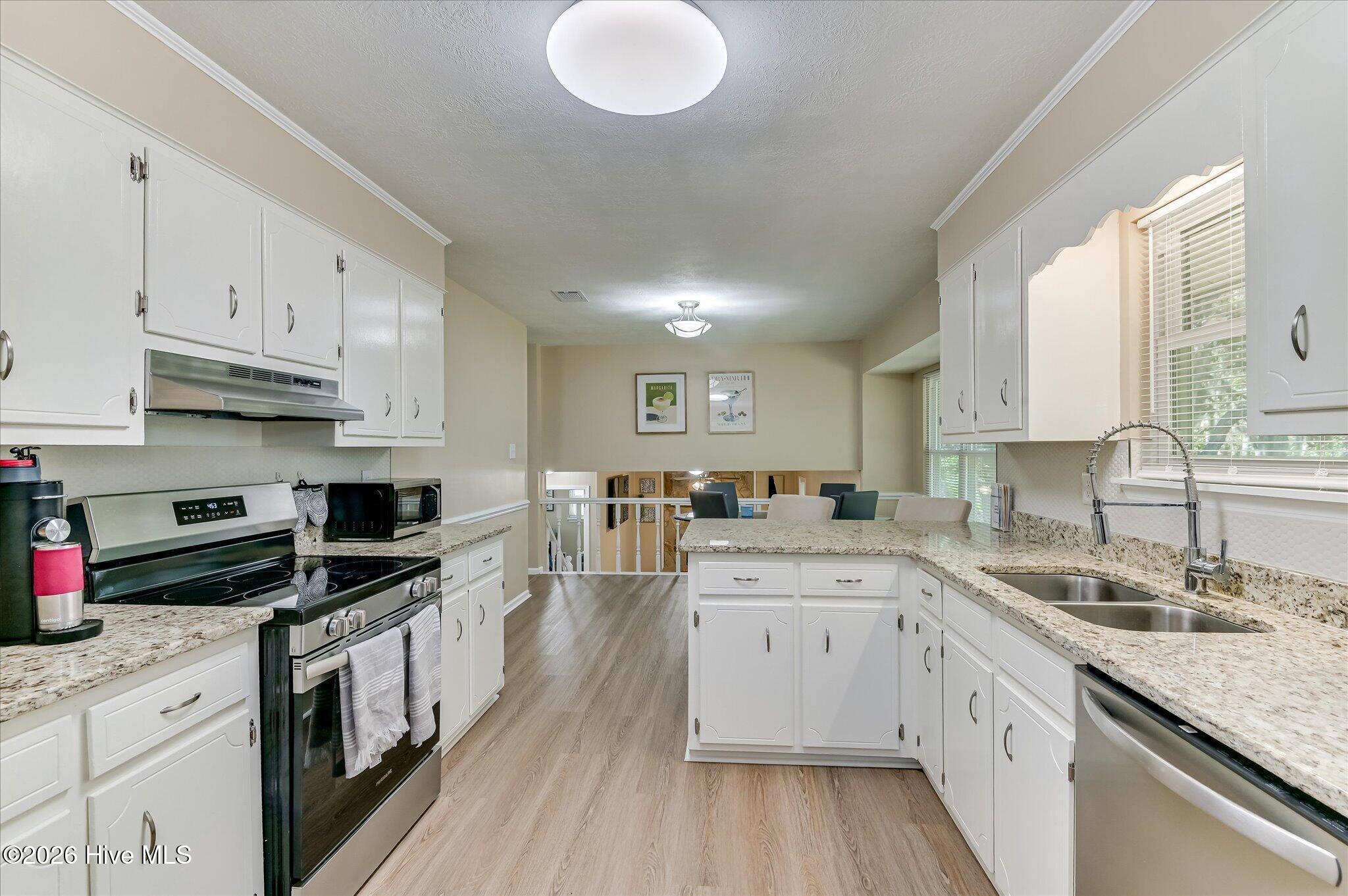 1811 N Barton Drive Property Photo 11