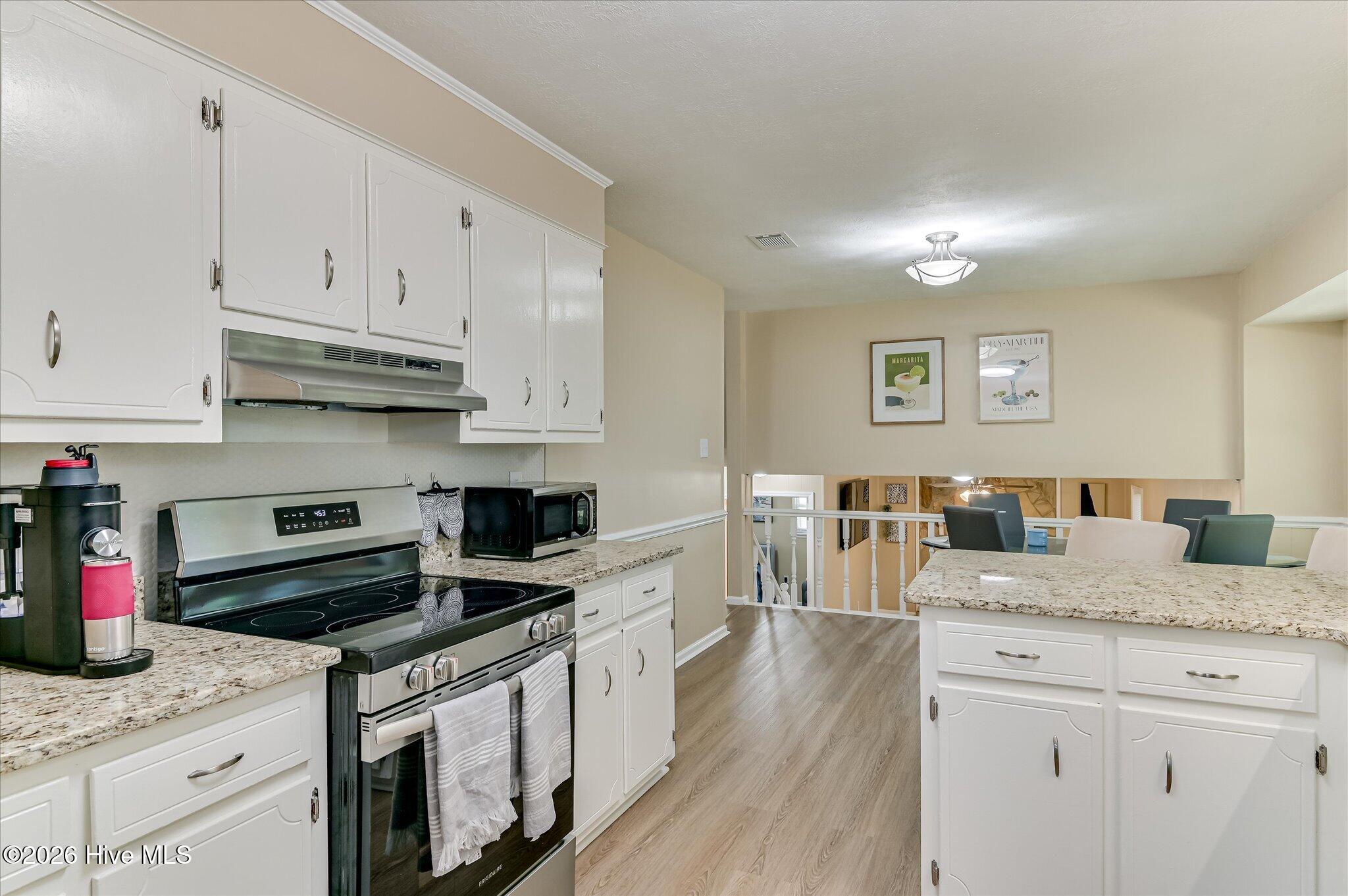 1811 N Barton Drive Property Photo 12