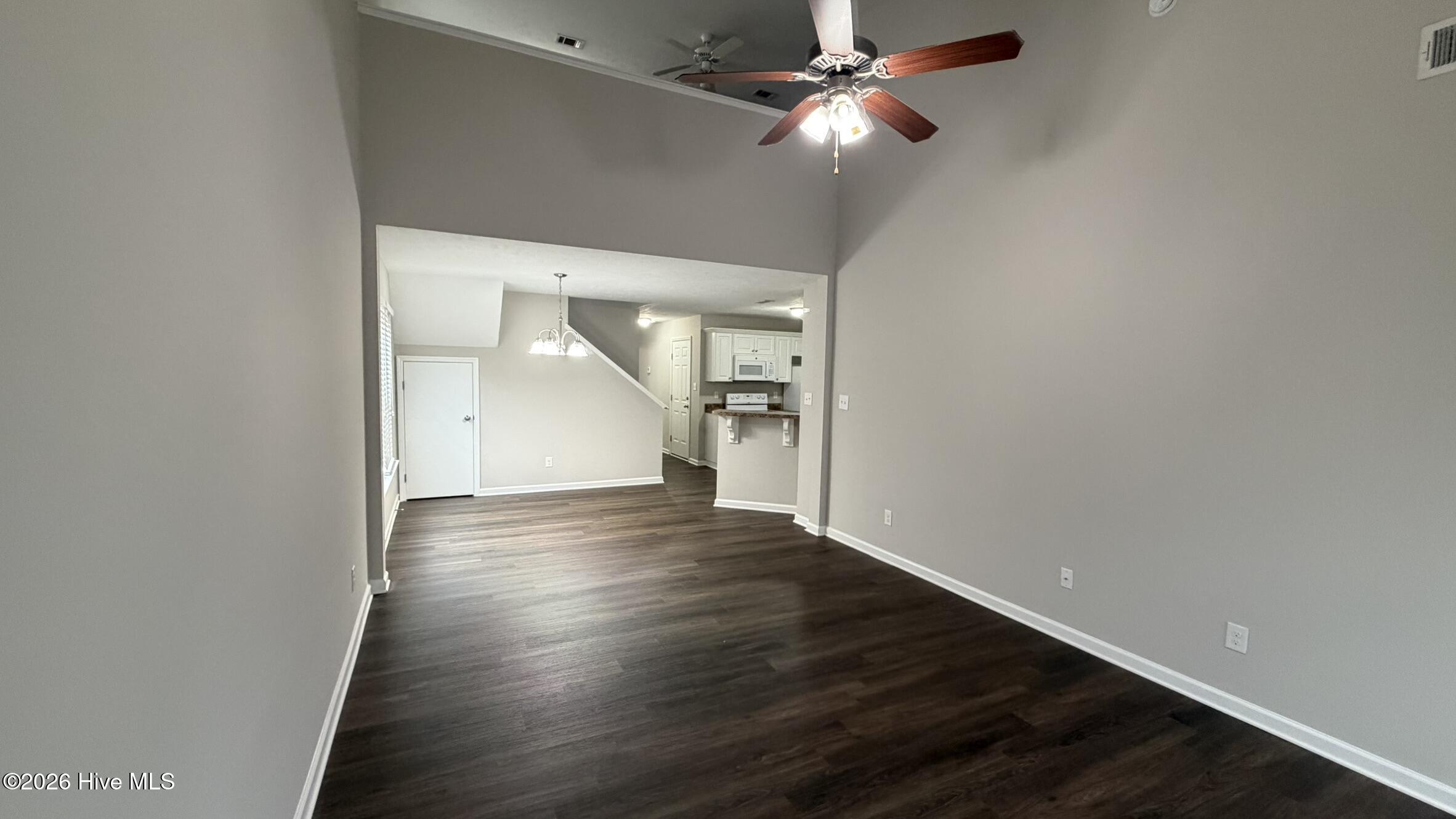 2220 Jasmine Way Property Photo 3