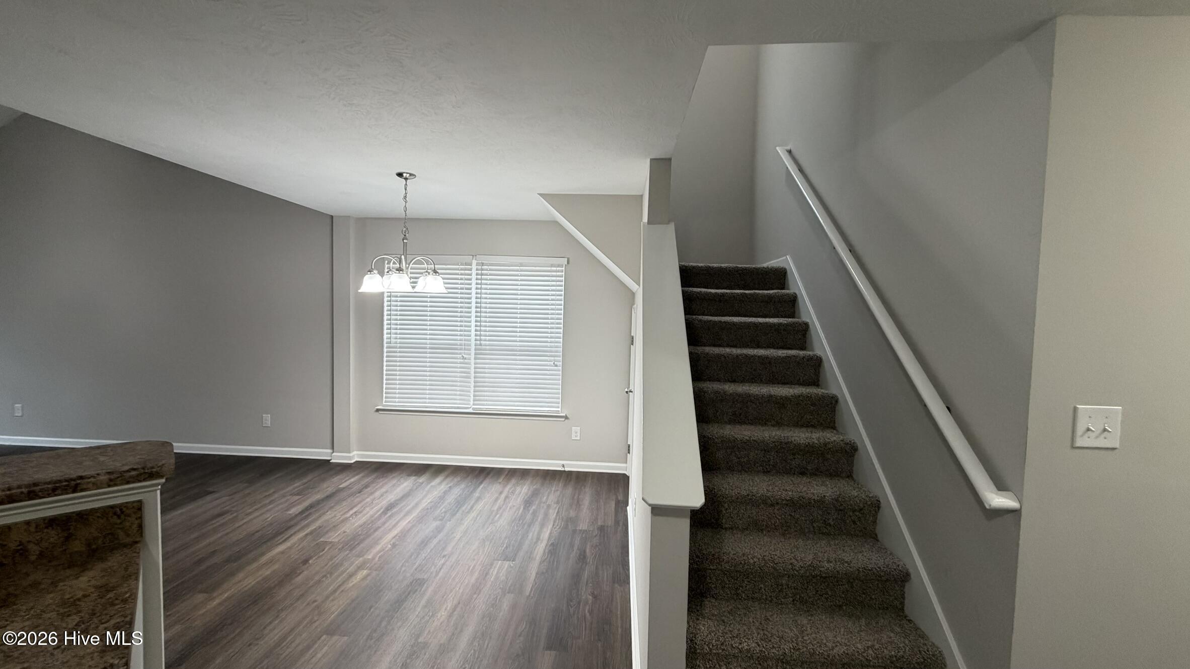 2220 Jasmine Way Property Photo 6