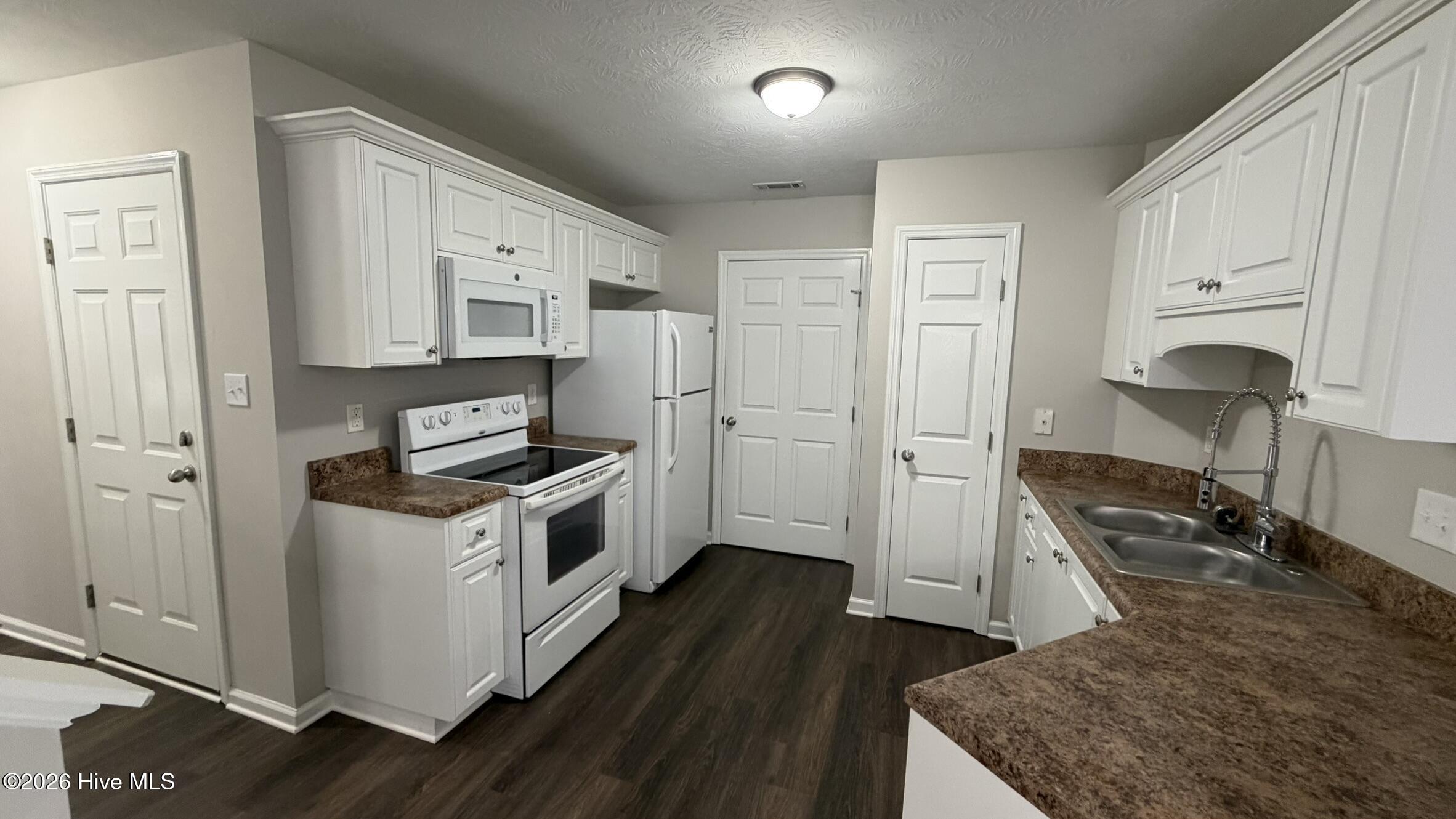 2220 Jasmine Way Property Photo 8