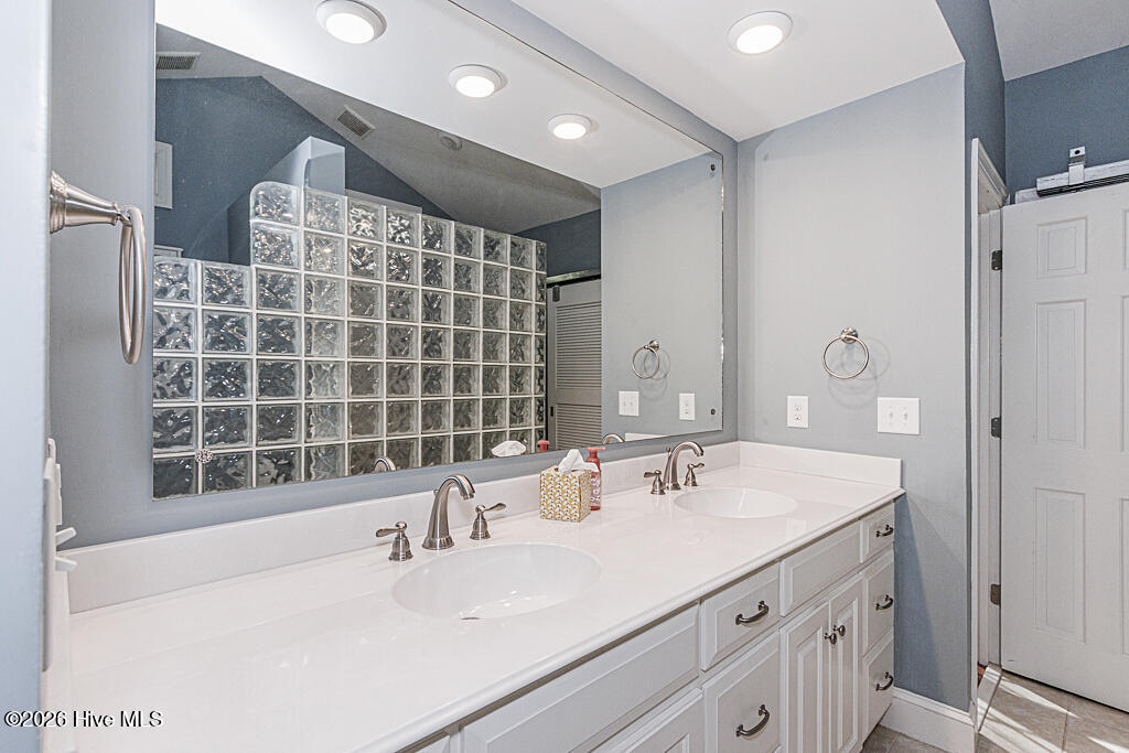 808 E Beechtree Drive Property Photo 68