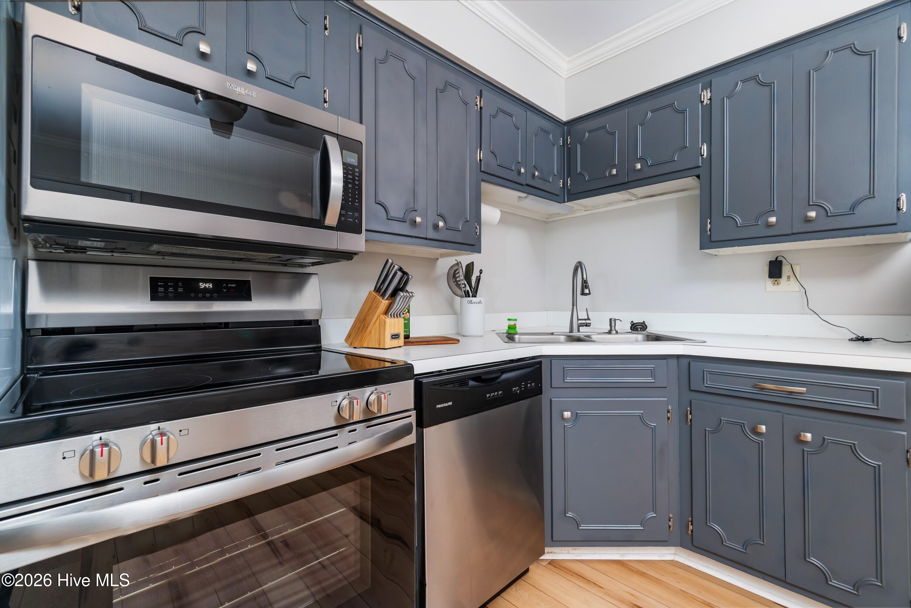 8047 Treasure Drive Unit 3 Property Photo 6