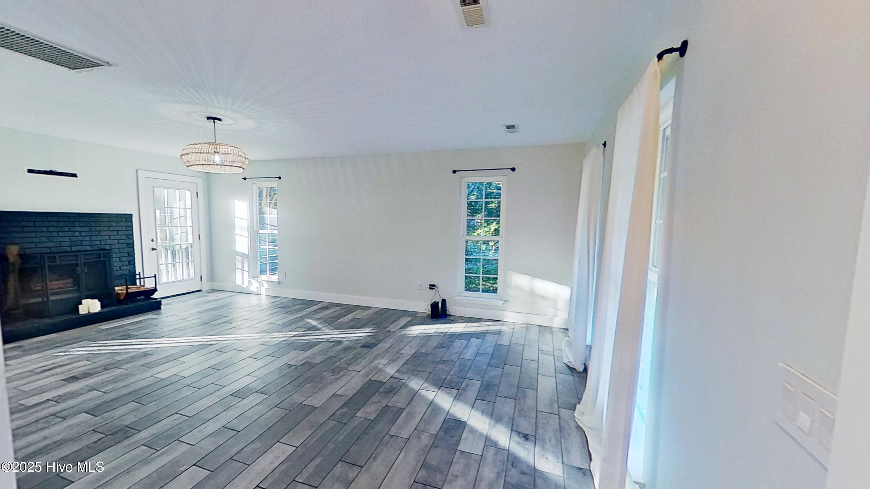 2901 Carthage Drive Property Photo 3