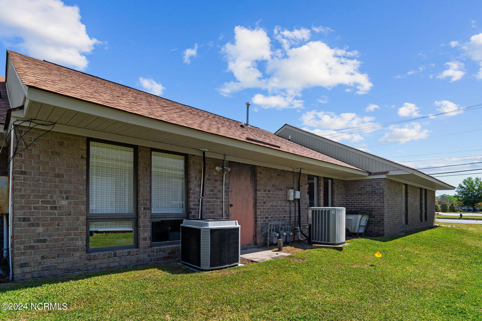 2502 N Herritage Street A Property Photo 8