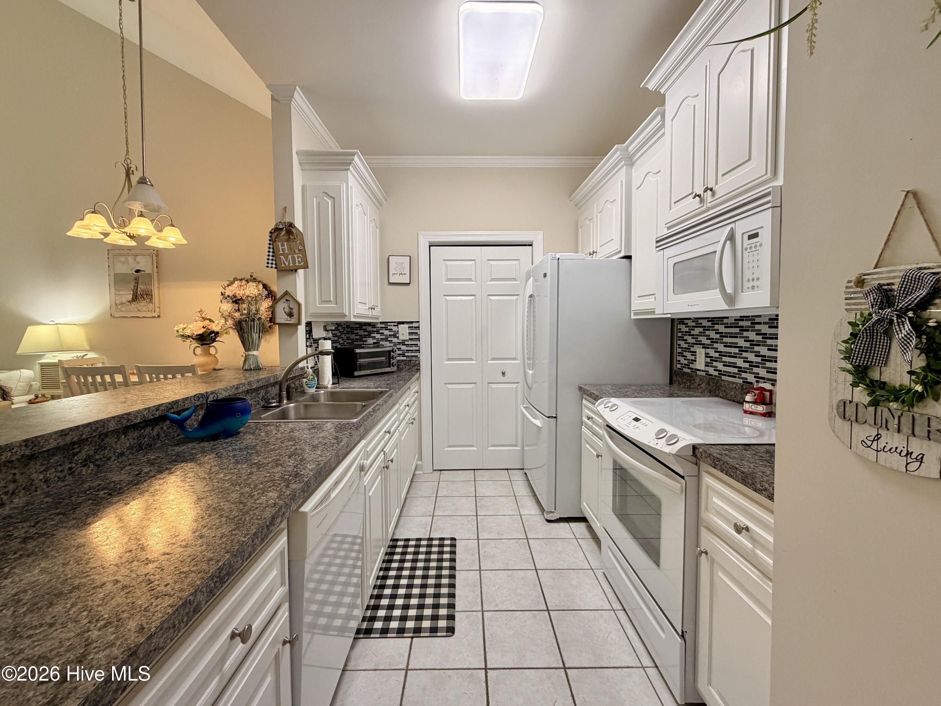 110 Oxford Drive Property Photo 6