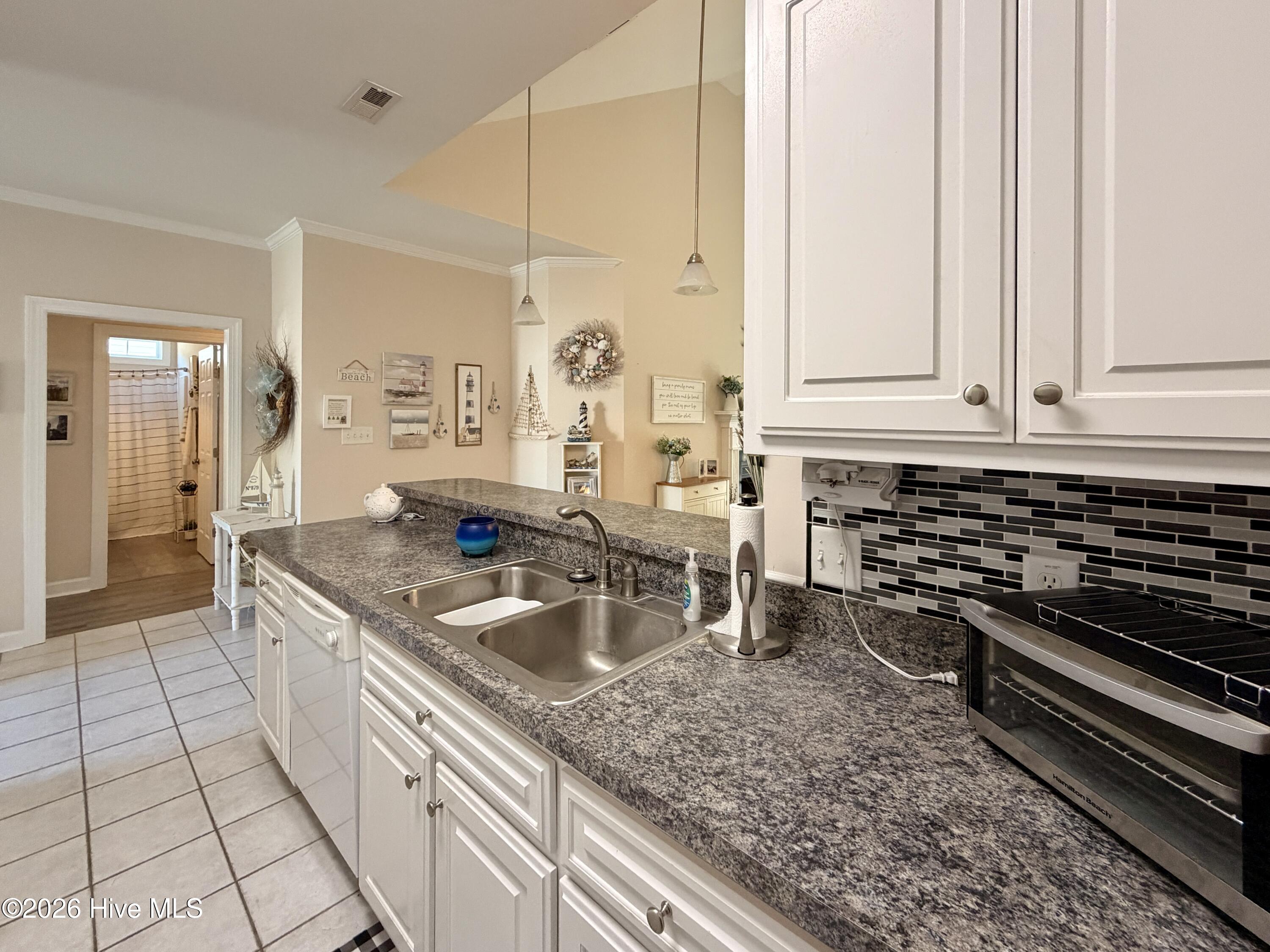 110 Oxford Drive Property Photo 8