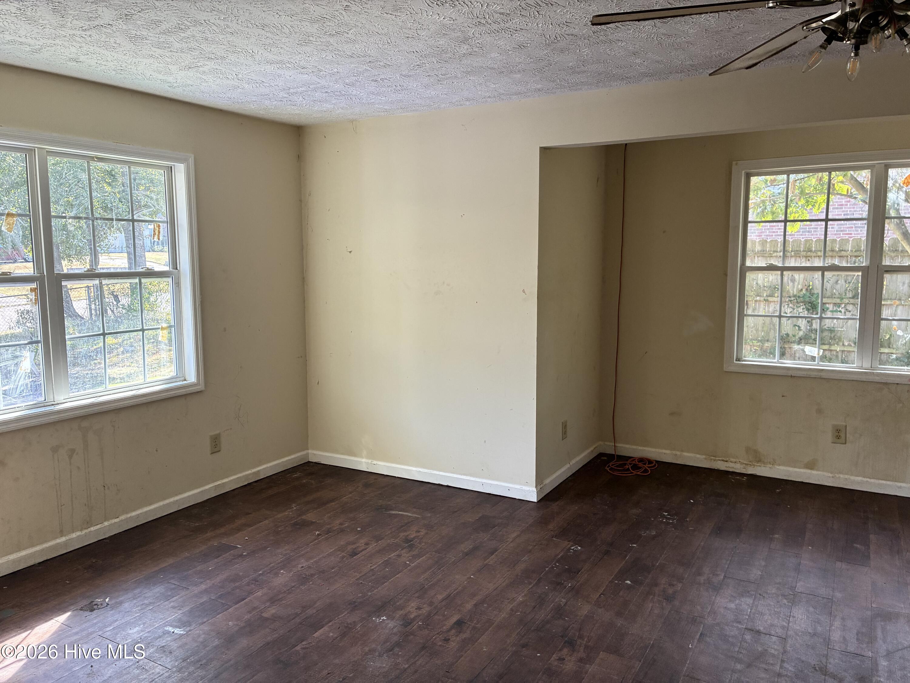 1427 Elma Street Property Photo 4