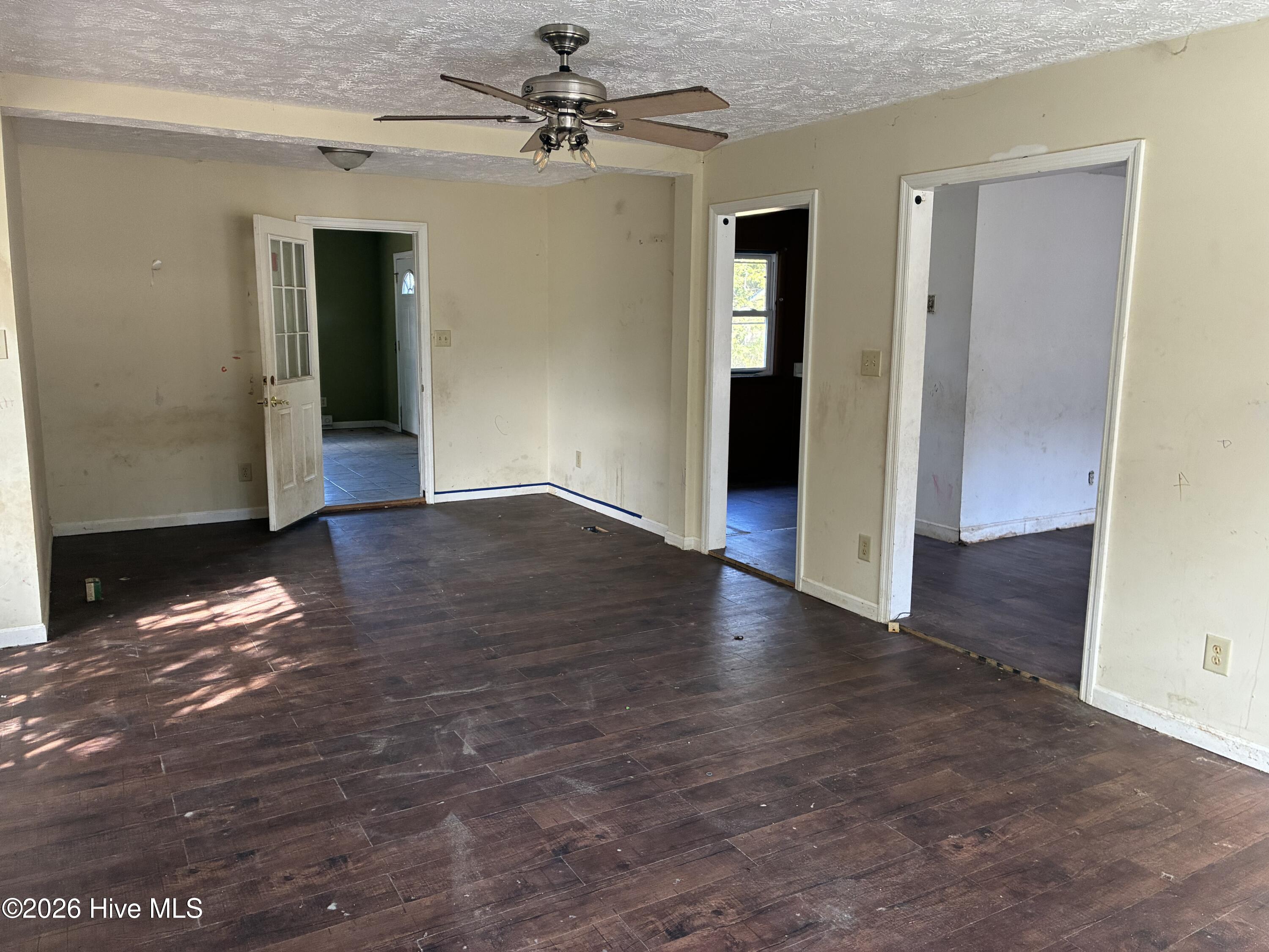 1427 Elma Street Property Photo 5