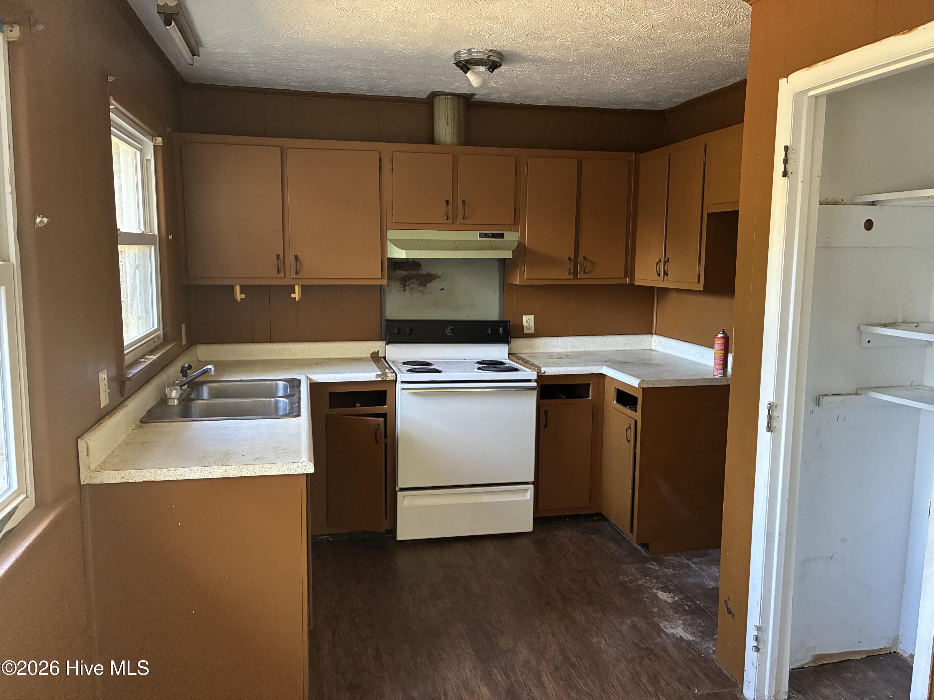 1427 Elma Street Property Photo 6