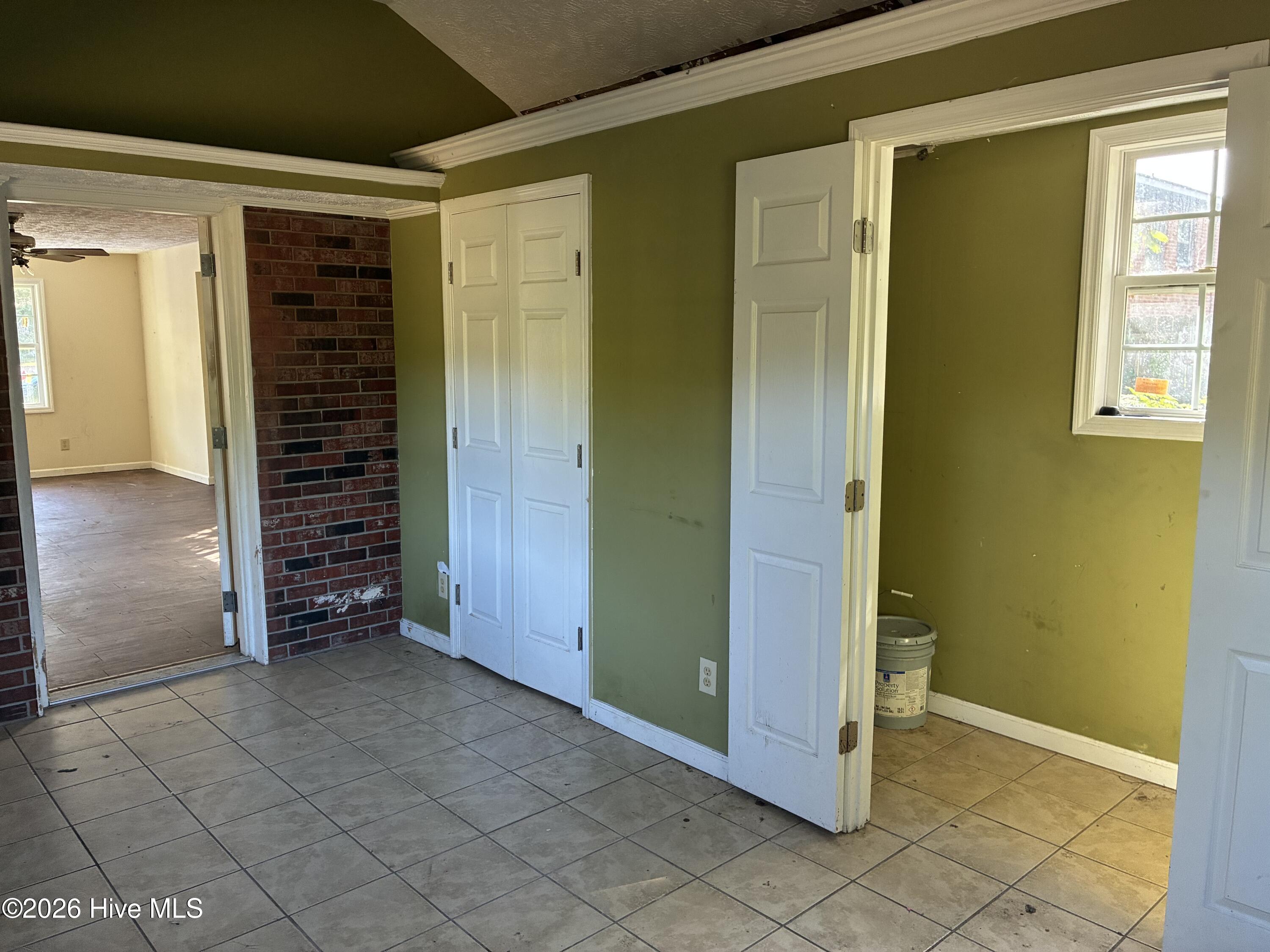 1427 Elma Street Property Photo 9